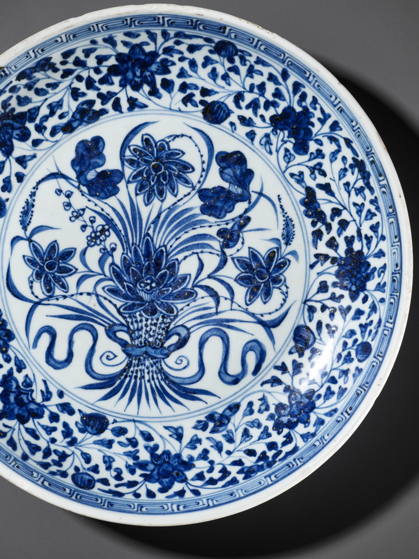 A MING-STYLE BLUE AND WHITE 'LOTUS BOUQUET' DISH, 18TH CENTURY - Image 3 of 8