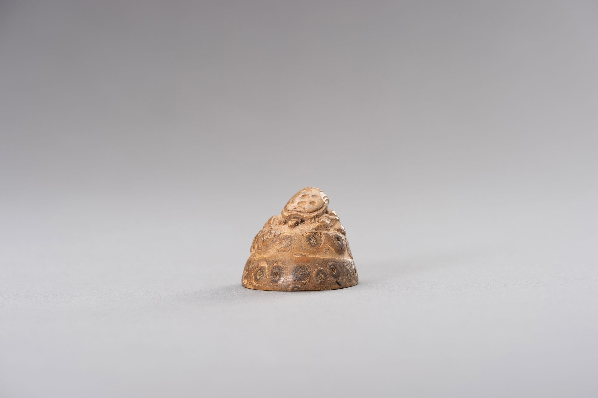 A BAMBOO NETSUKE OF A MINOGAME ON ROCK - Image 2 of 6