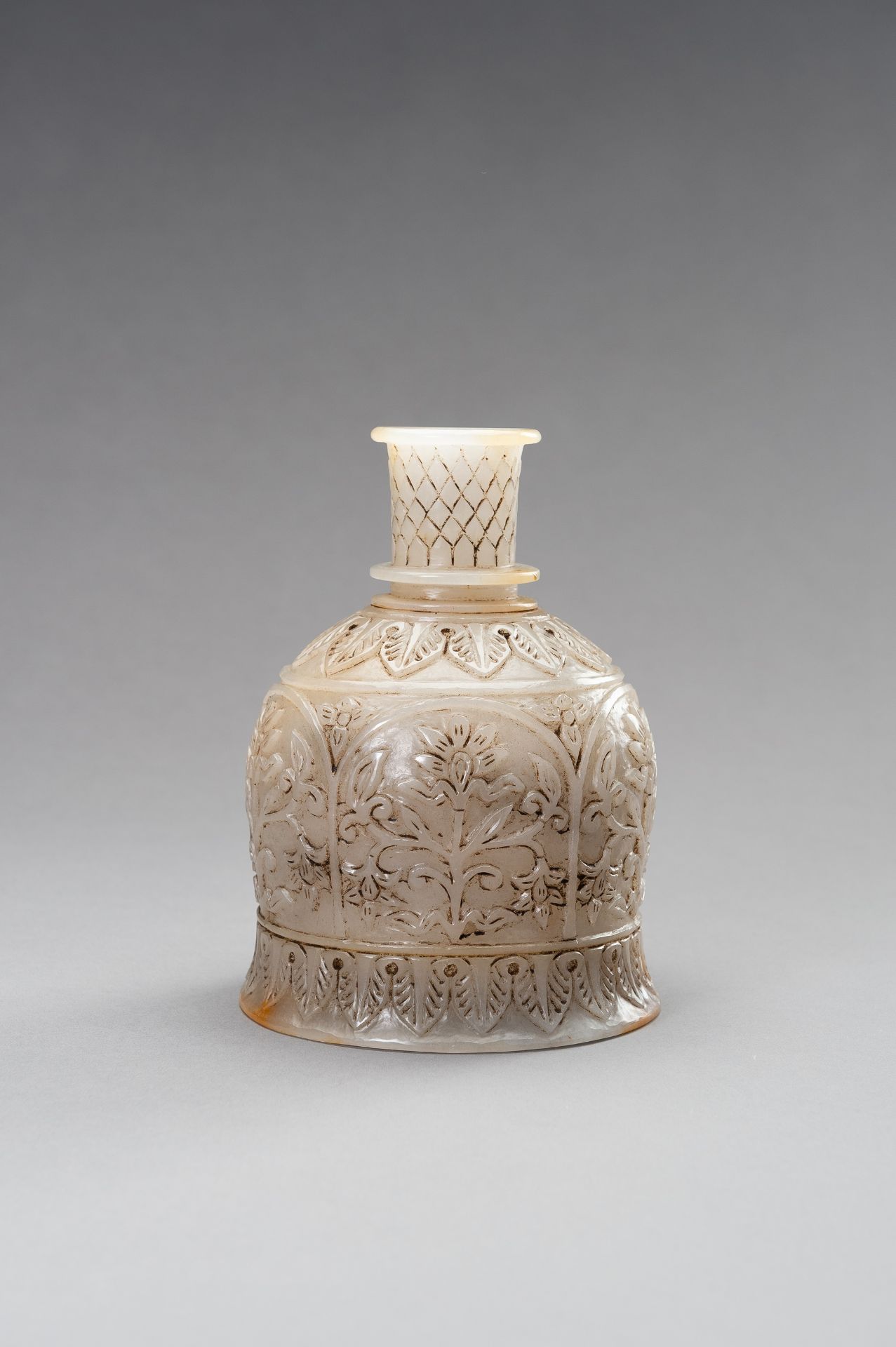 A MUGHAL-STYLE AGATE HOOKAH BASE - Image 10 of 15