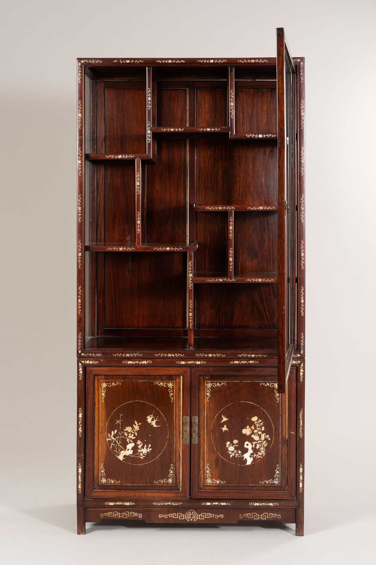 A PAIR OF MOTHER OF PEARL INLAID DISPLAY CABINETS, 1900s - Bild 3 aus 42