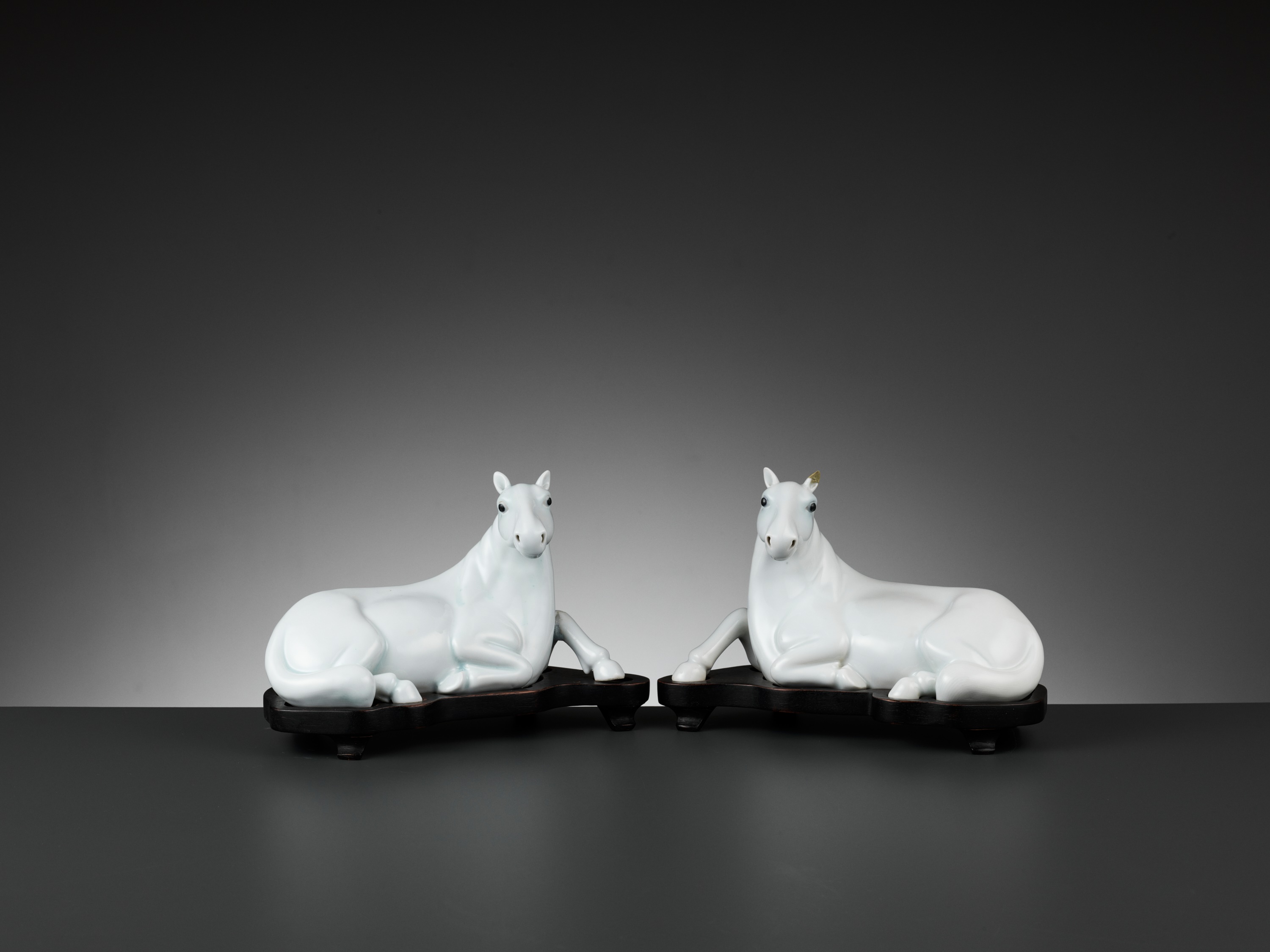 A PAIR OF WHITE-GLAZED FIGURES OF HORSES, QING DYNASTY - Image 3 of 10