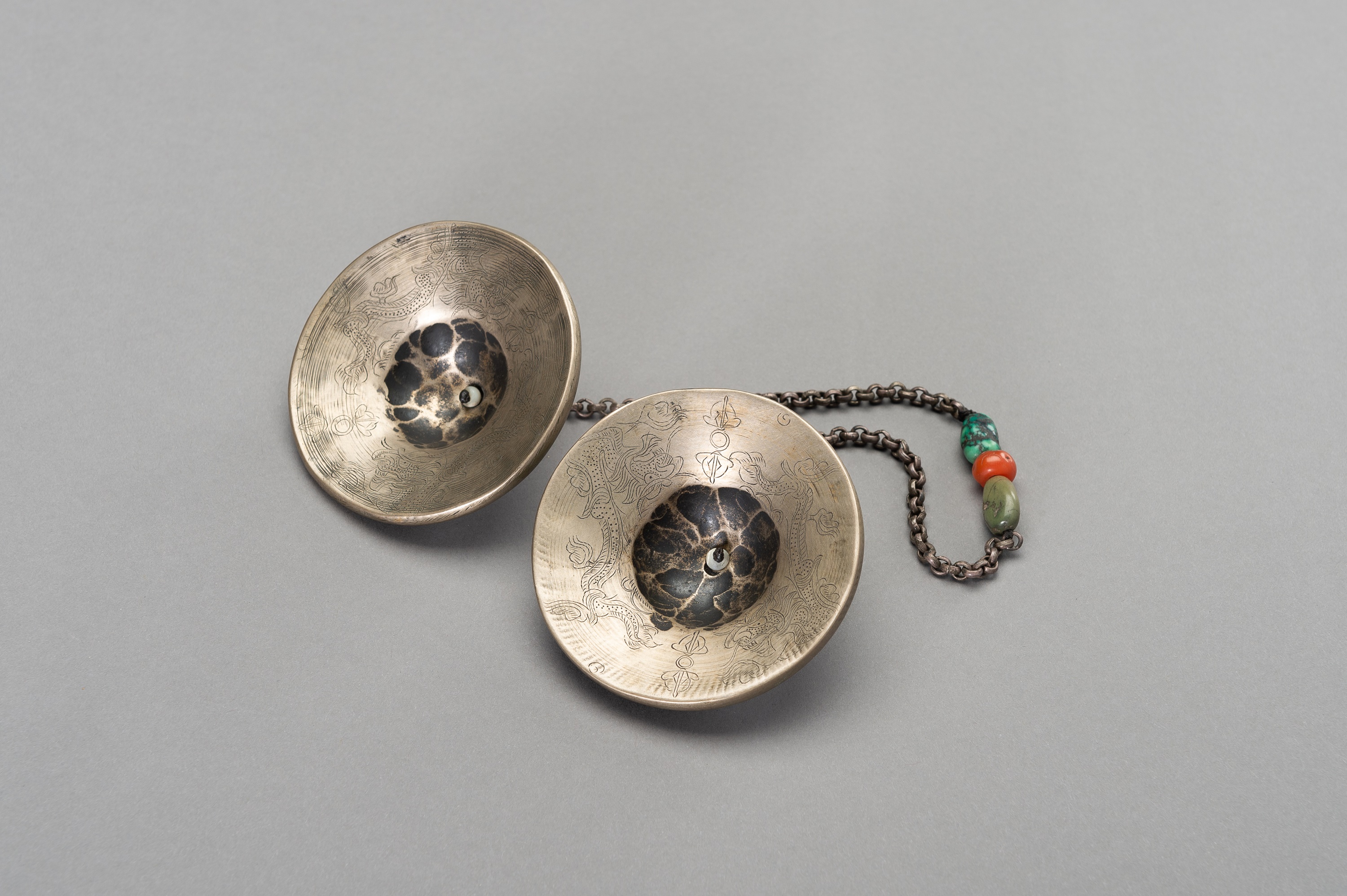 A PAIR OF TIBETAN RITUAL CYMBALS, 1900s - Image 6 of 7