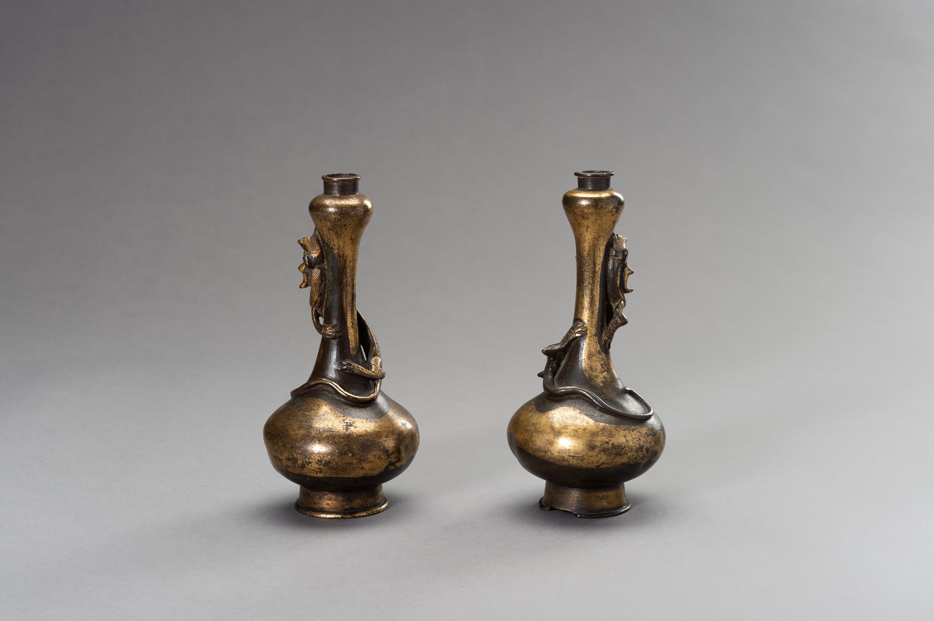 A PAIR OF PARCEL-GILT GARLIC HEAD VASES, 17TH CENTURY - Image 3 of 9