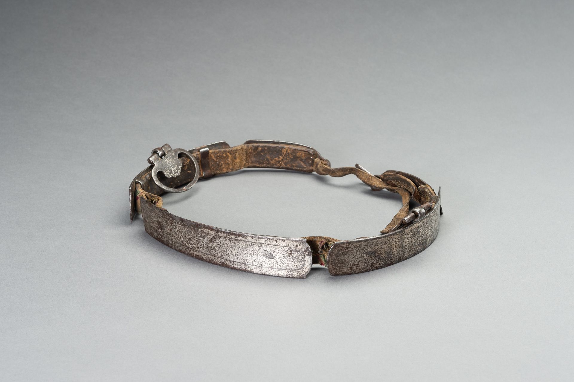 A SILVER DAMASCENED IRON BELT, QING DYNASTY - Image 6 of 11