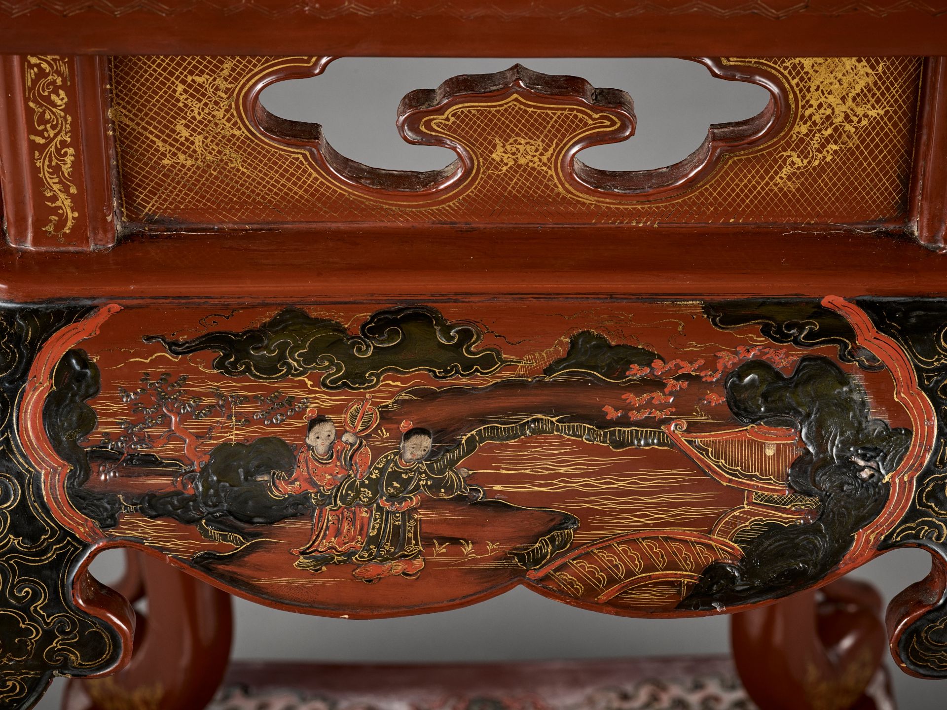A GILT-DECORATED AND POLYCHROME LACQUERED INCENSE STAND, XIANGJI, MID-QING - Bild 5 aus 10