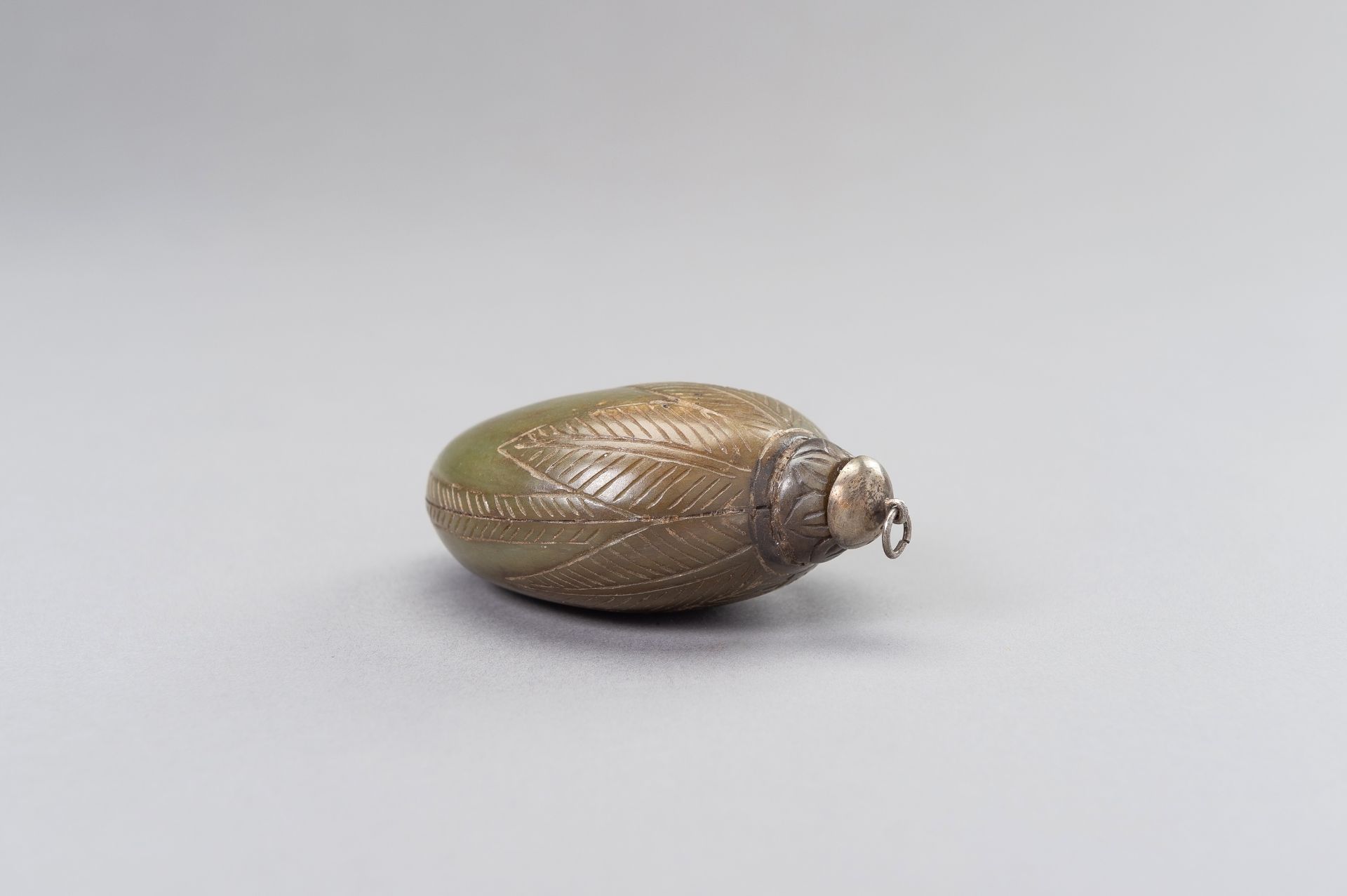 A MUGHAL-STYLE SPINACH GREEN JADE PERFUME BOTTLE - Image 8 of 14