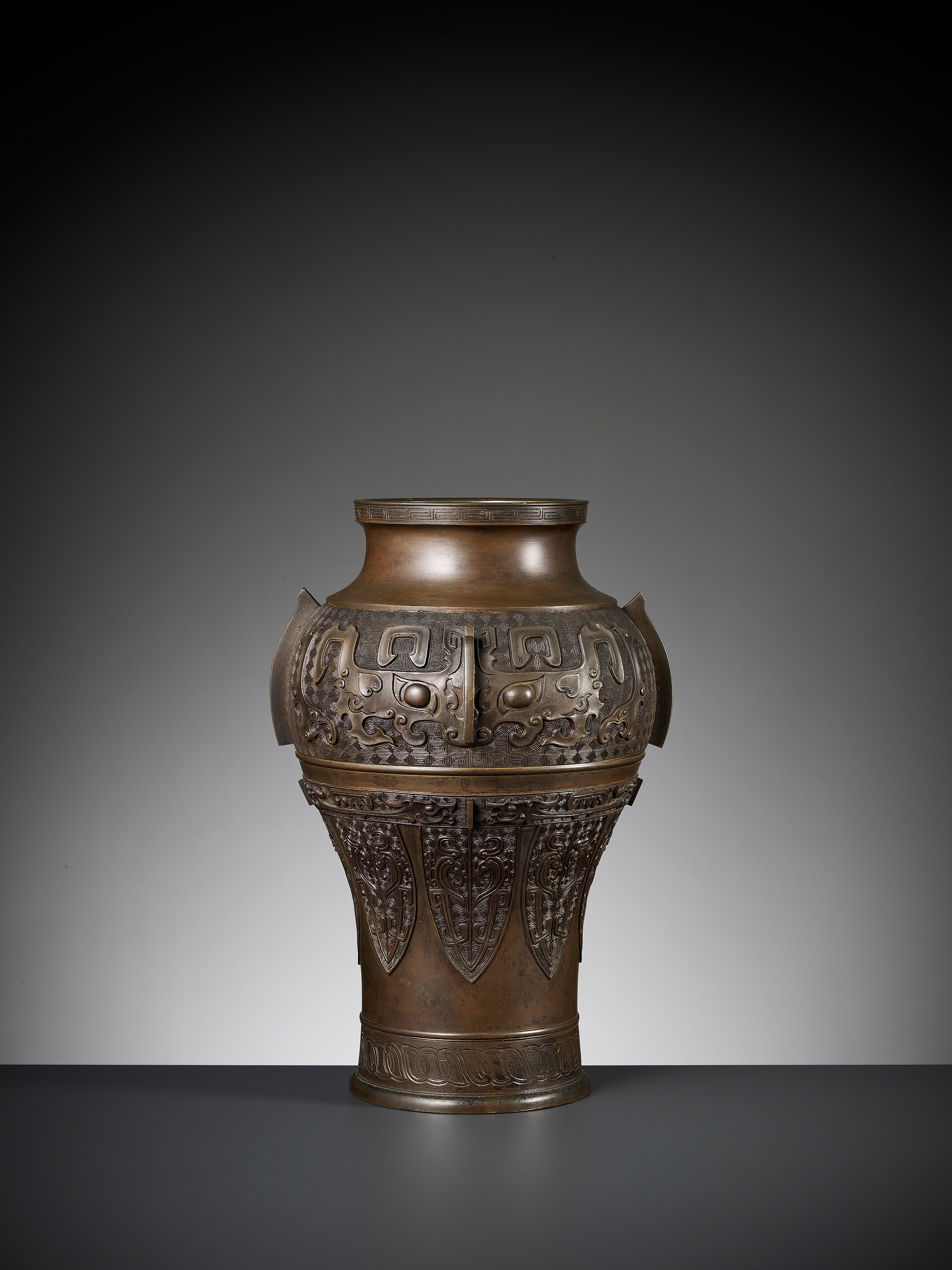 A MASSIVE BRONZE 'ARCHAISTIC' BALUSTER VASE, LATE MING TO EARLY QING - Image 7 of 10