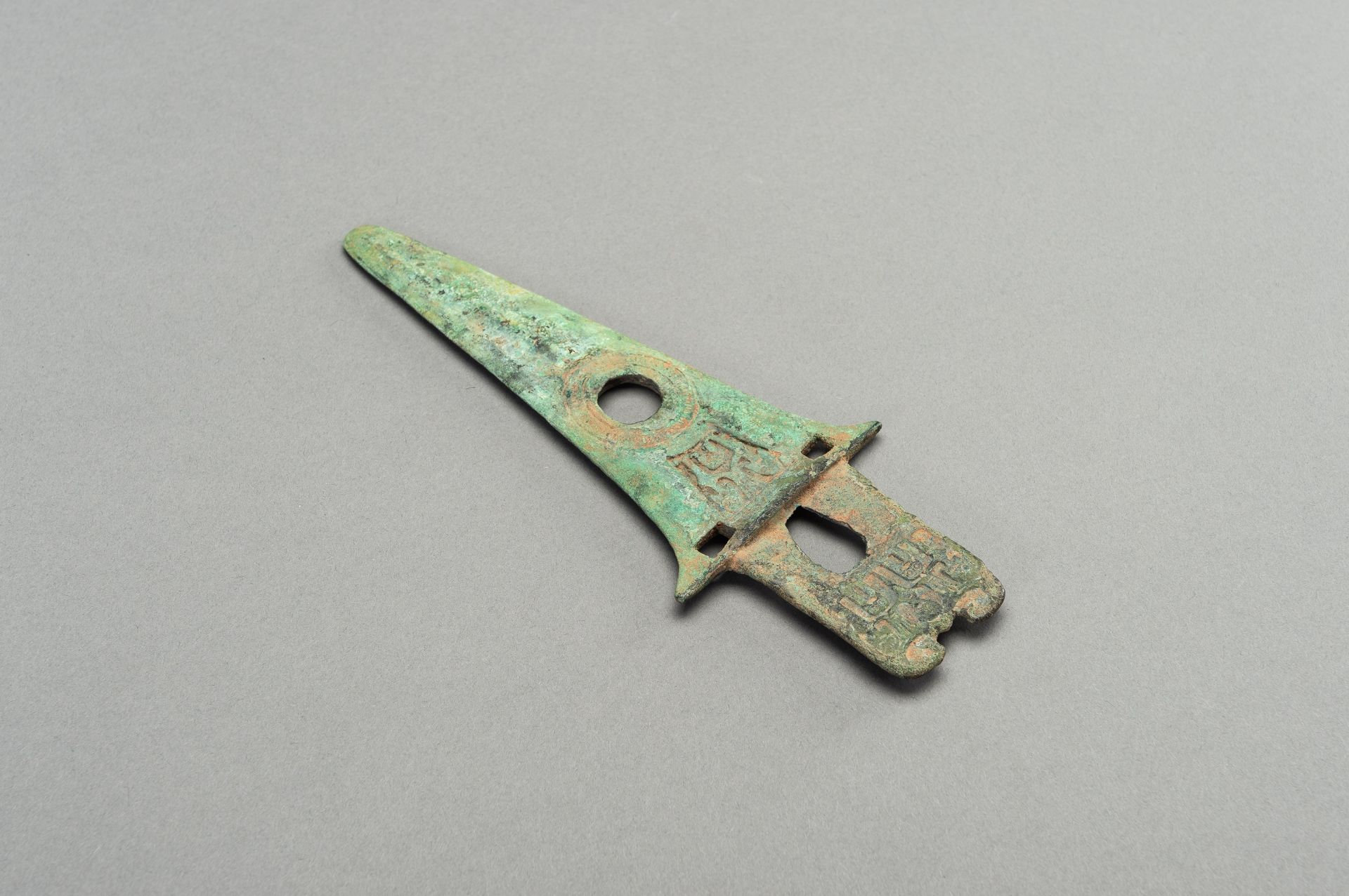 AN BRONZE DAGGER BLADE, SHANG - Image 8 of 10