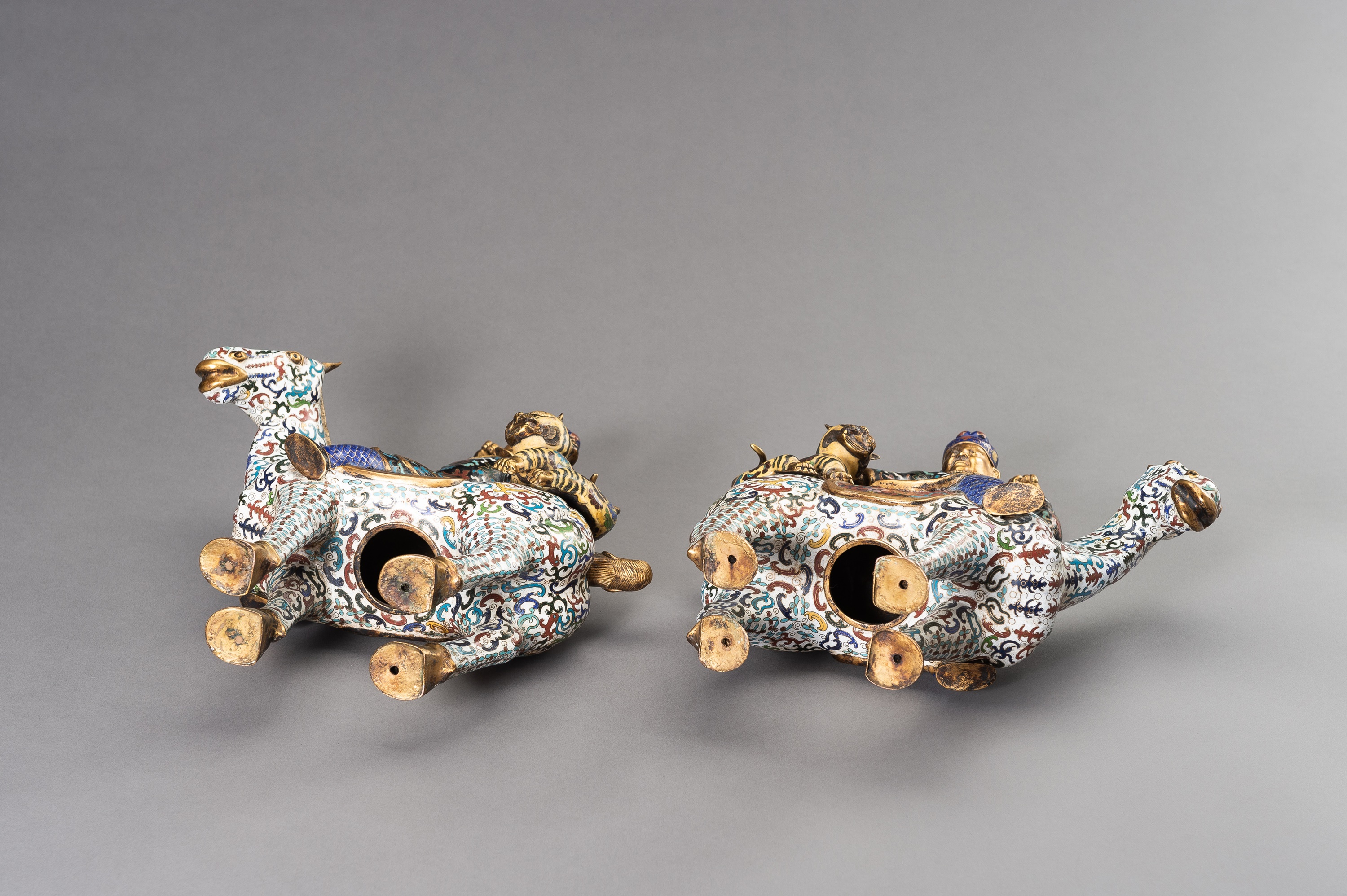 A PAIR OF CLOISONNE ENAMEL PERSIAN EQUESTRIANS, 20TH CENTURY - Image 12 of 12