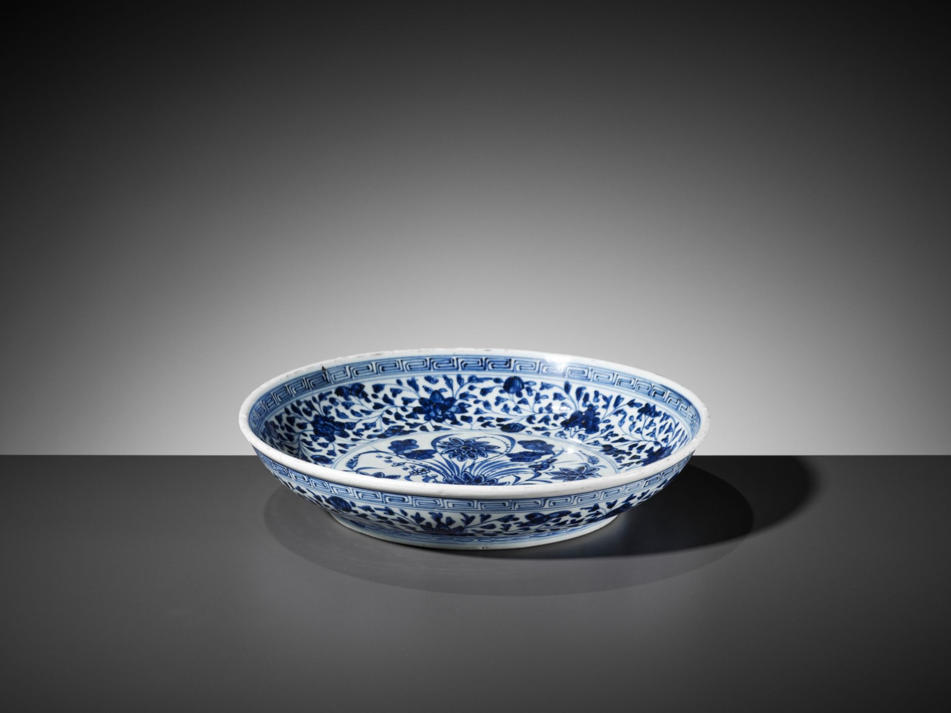 A MING-STYLE BLUE AND WHITE 'LOTUS BOUQUET' DISH, 18TH CENTURY - Image 2 of 8