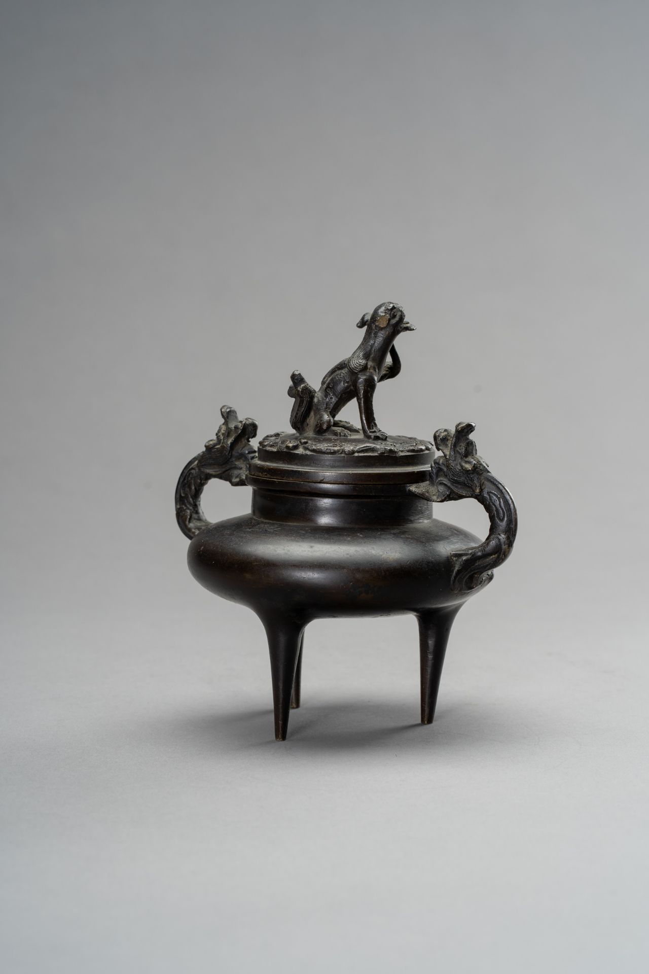 A MINIATURE BRONZE 'BUDDHIST LION' TRIPOD CENSER, QING DYNASTY - Image 4 of 13