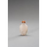 AN AGATE SNUFF BOTTLE, QING