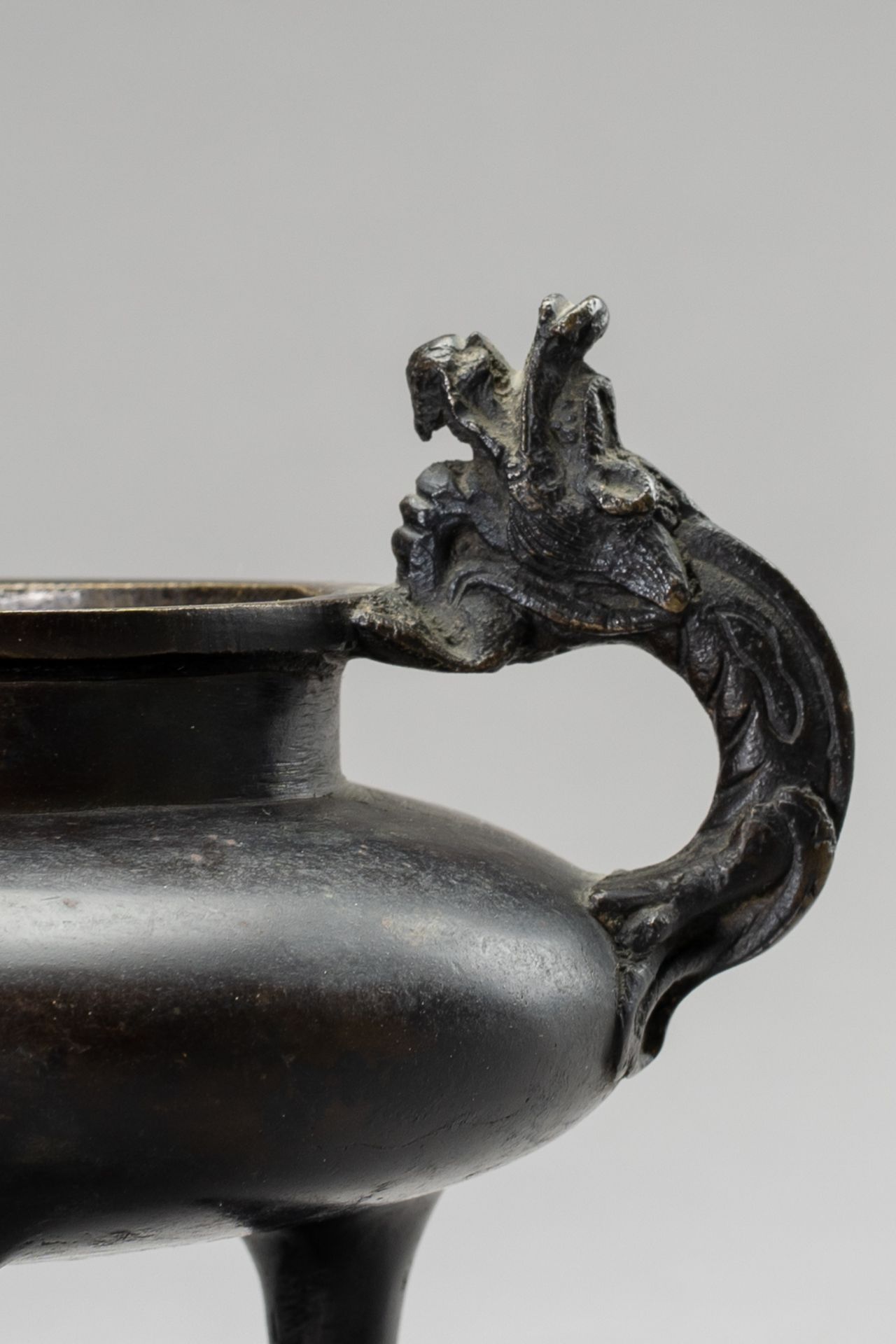 A MINIATURE BRONZE 'BUDDHIST LION' TRIPOD CENSER, QING DYNASTY - Image 8 of 13