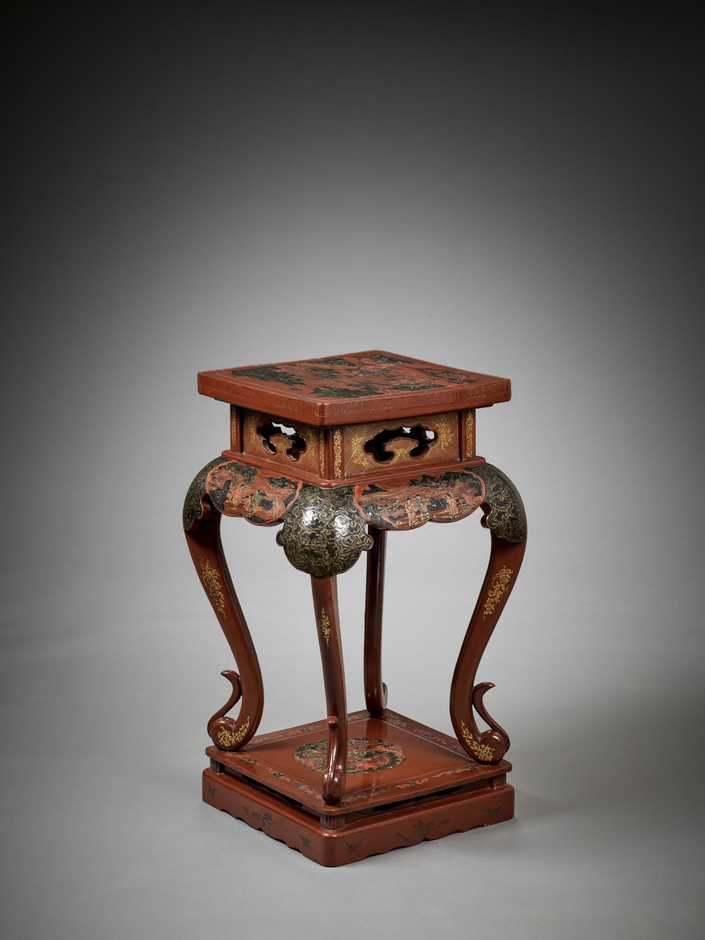 A GILT-DECORATED AND POLYCHROME LACQUERED INCENSE STAND, XIANGJI, MID-QING - Bild 8 aus 10