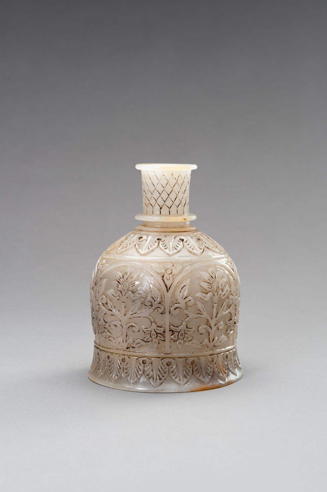 A MUGHAL-STYLE AGATE HOOKAH BASE - Image 7 of 15