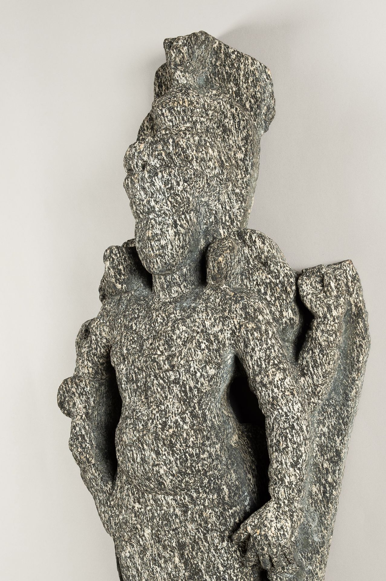 AN INDIAN GRANITE STONE STATUE OF A DEITY - Image 5 of 14