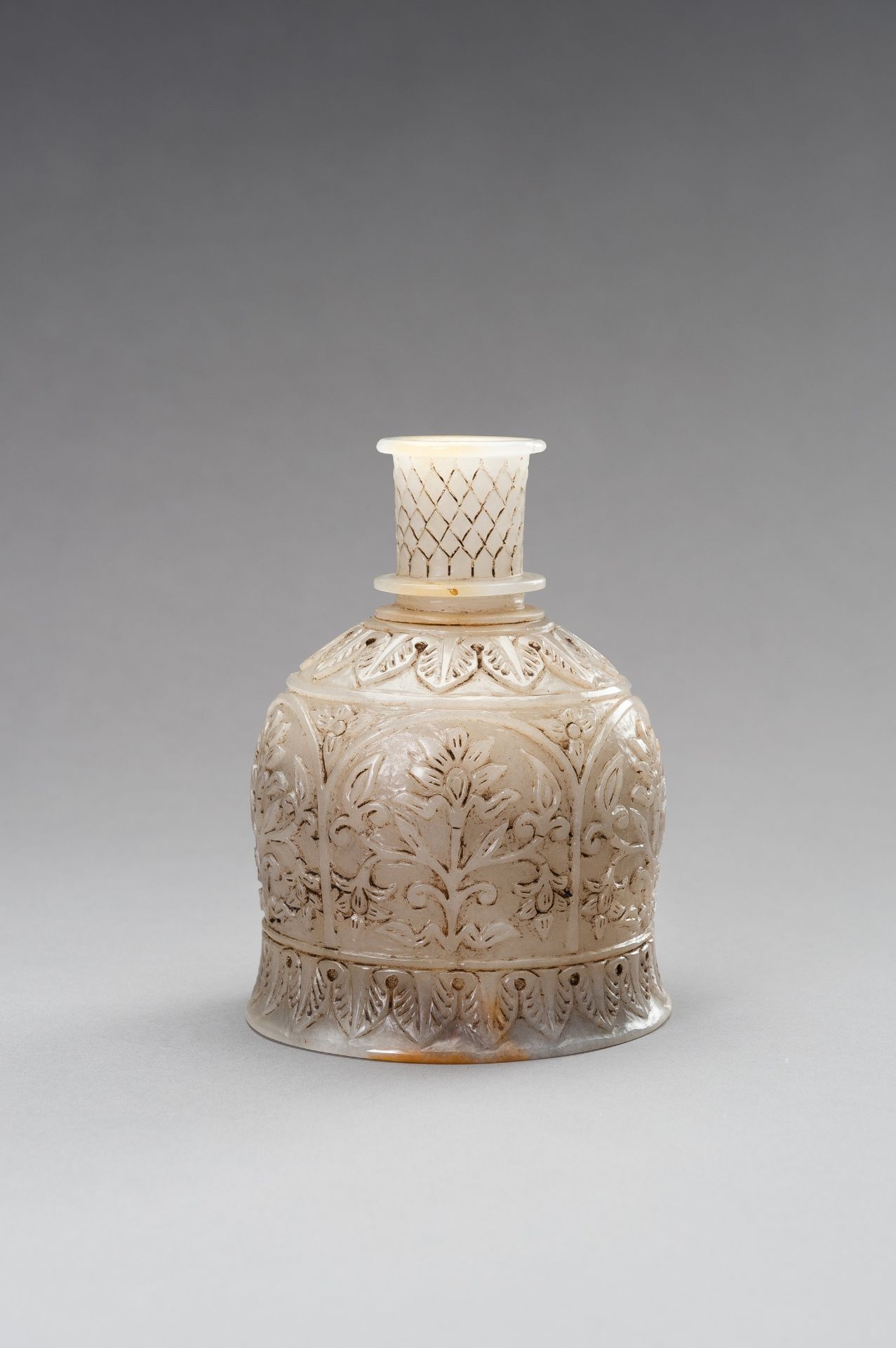 A MUGHAL-STYLE AGATE HOOKAH BASE - Image 2 of 15