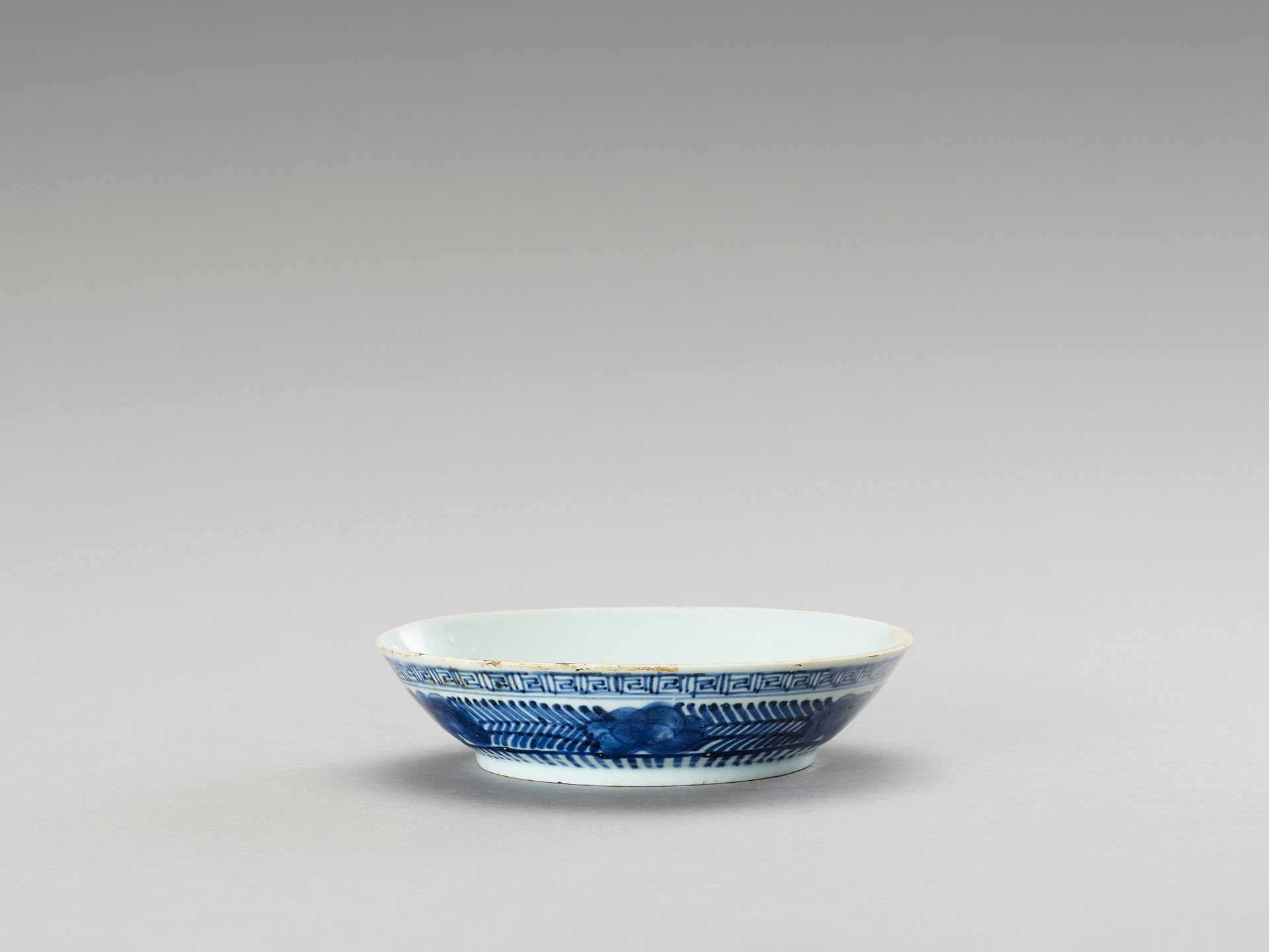 A BLUE AND WHITE PORCELAIN BOWL - Image 4 of 5