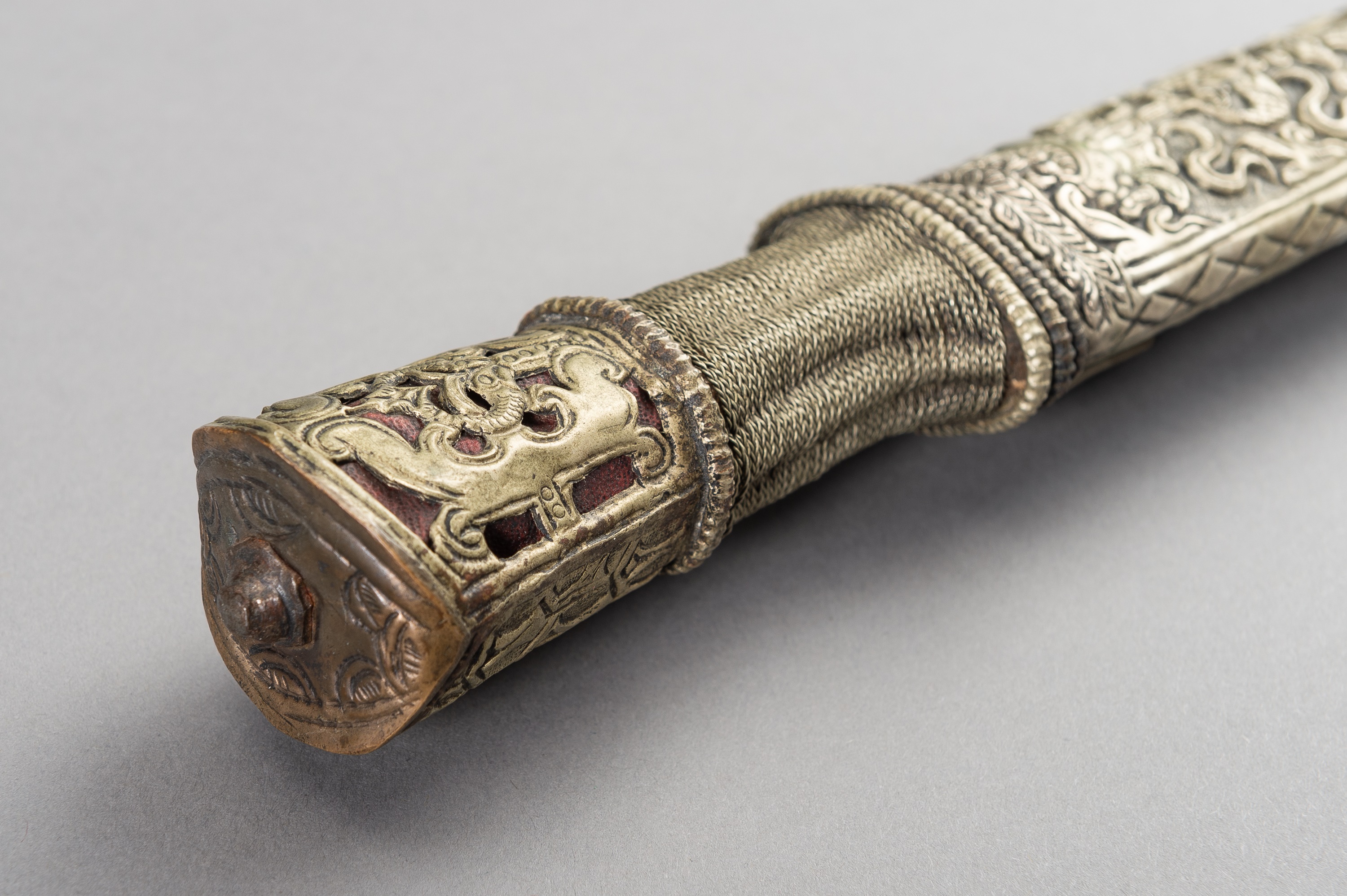 A 'BUDDHIST TREASURES' DAGGER, FIRST HALF OF THE 20TH CENTURY - Image 6 of 7