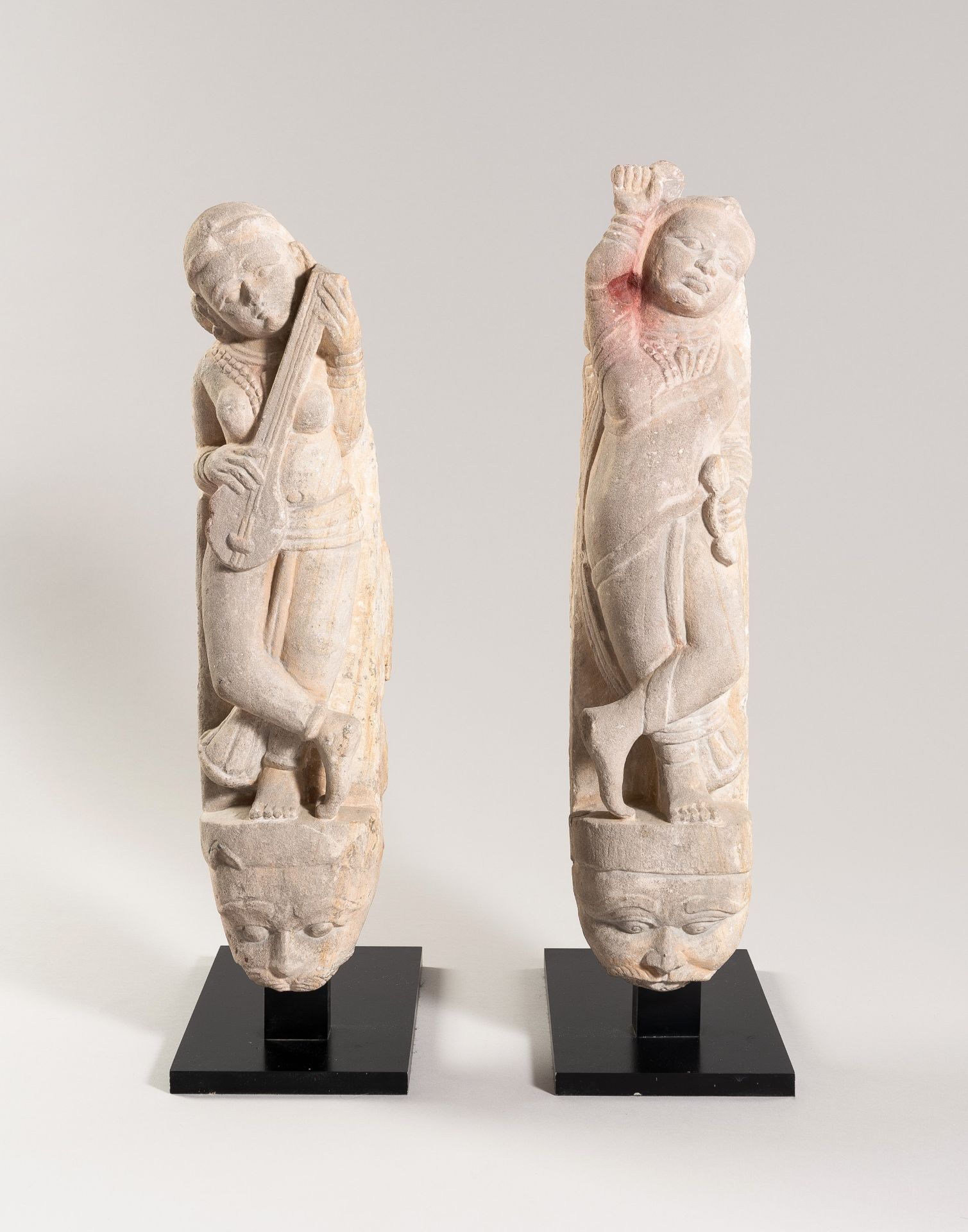 A PAIR OF ALASAKANYA SCULPTURES, 17th CENTURY