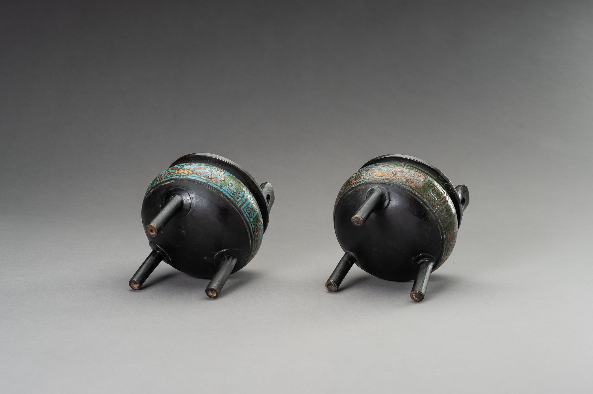 A PAIR OF CHAMPLEVE ENAMEL BRONZE TRIPOD CENSERS, QING DYNASTY - Image 8 of 9