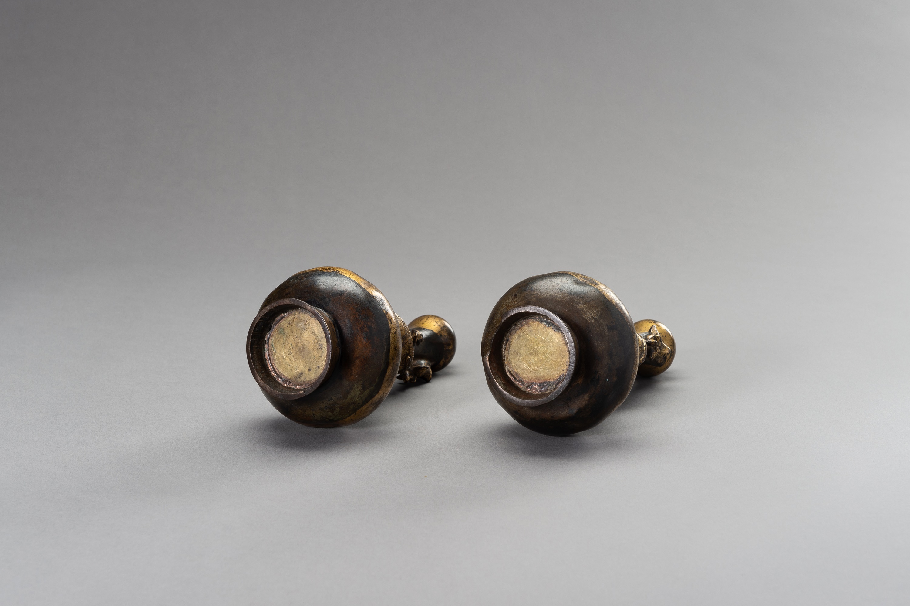 A PAIR OF PARCEL-GILT GARLIC HEAD VASES, 17TH CENTURY - Image 9 of 9