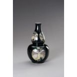 A FAMILLE NOIR DOUBLE GOURD VASE, LATE QING DYNASTY