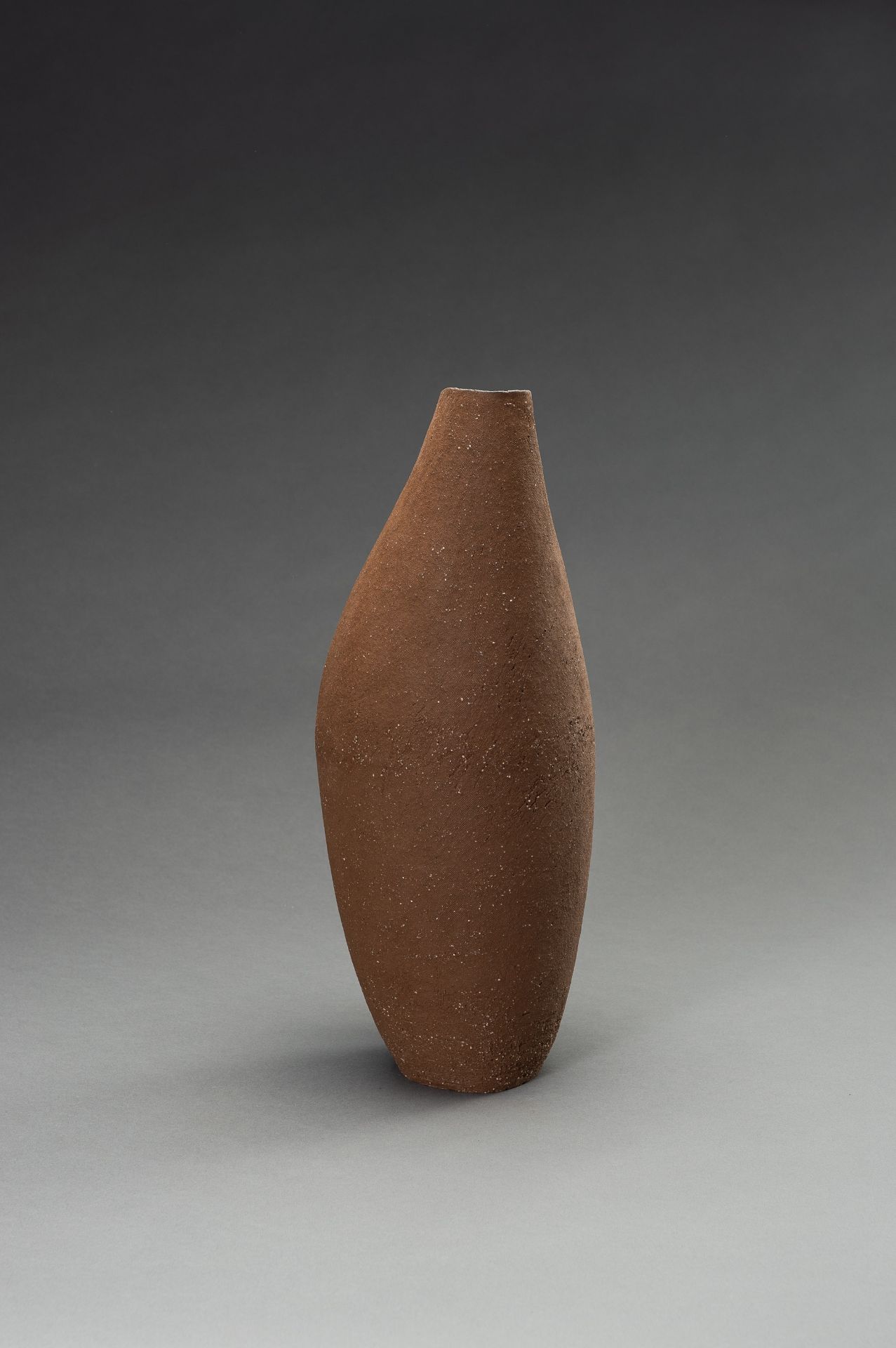MASA TOSHI: A CONTEMPORARY LACQUERED CERAMIC VASE - Image 5 of 11