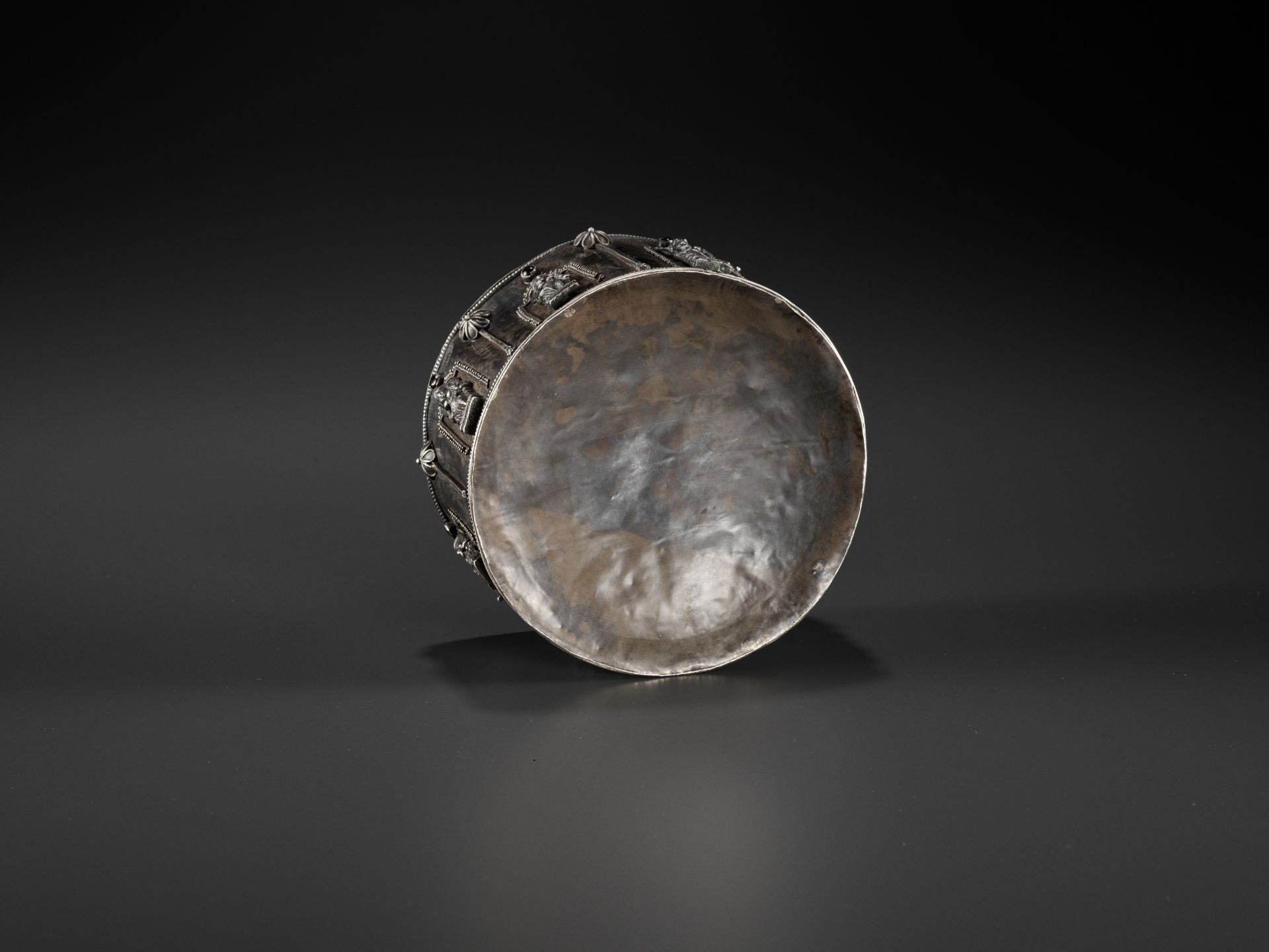 AN INDIAN MIXED METAL BOX AND COVER, 18th - 19th CENTURY - Image 10 of 12