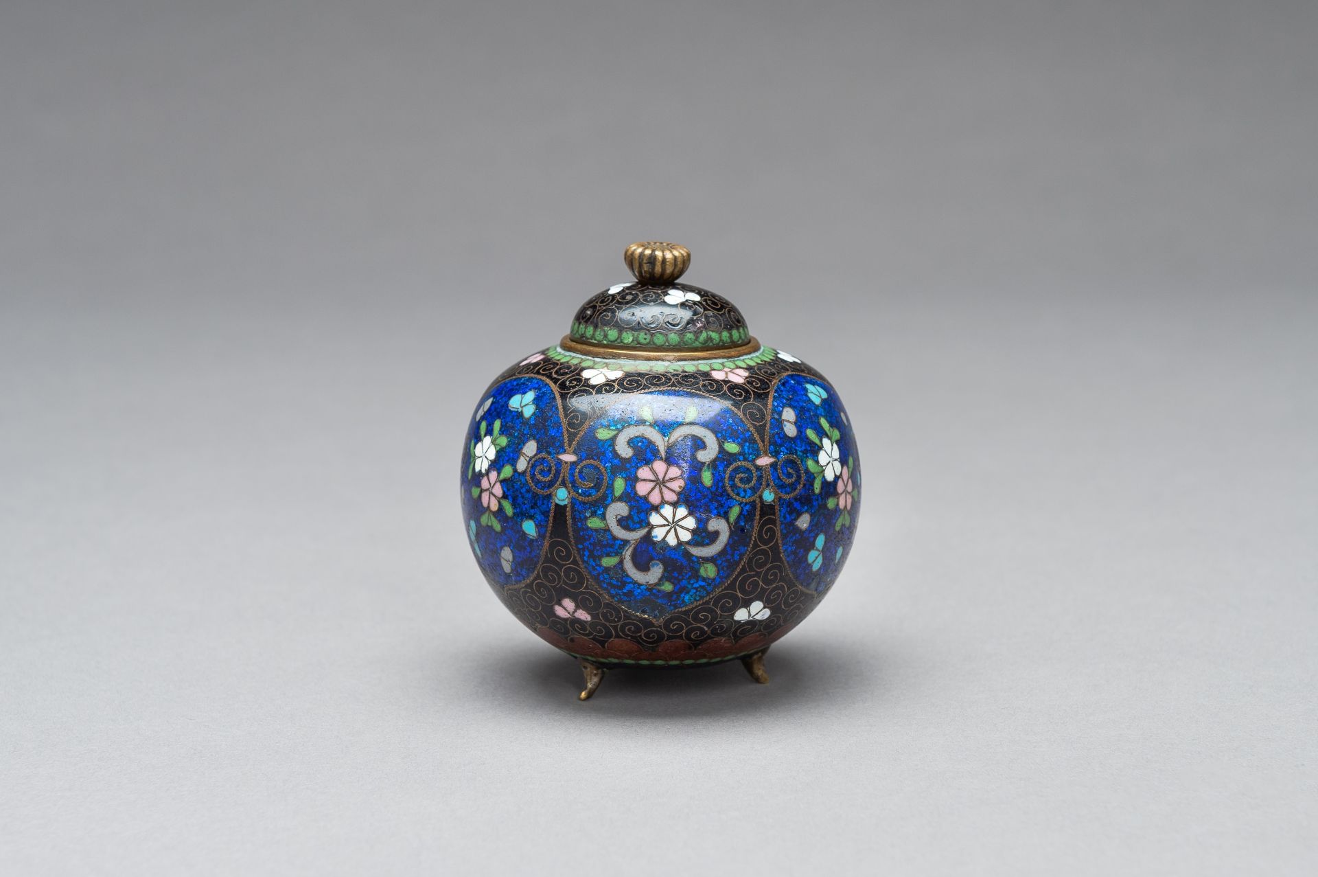 A CLOISONNE KORO WITH COVER - Bild 3 aus 10