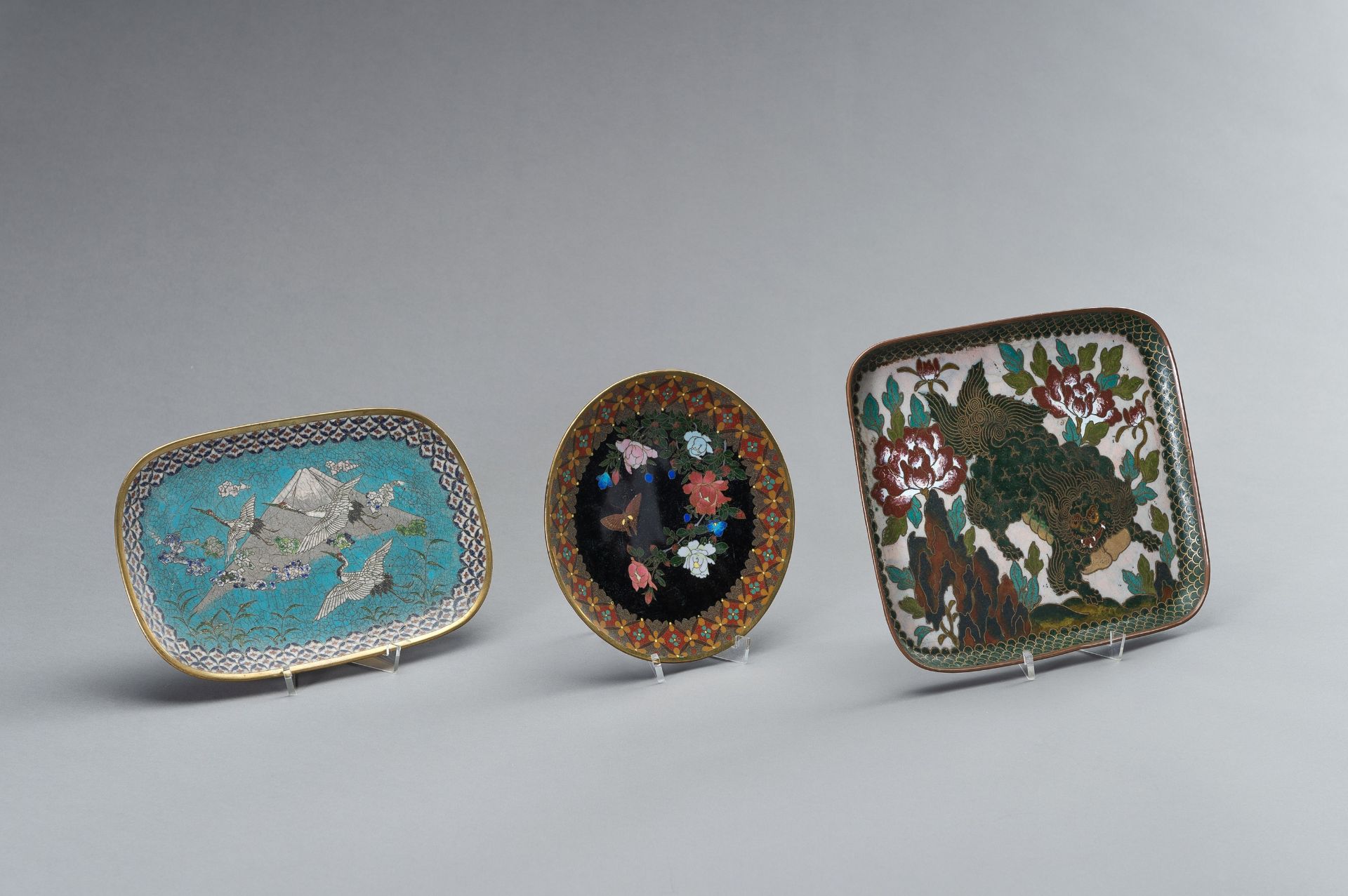 TWO CLOISONNE TRAYS AND ONE CLOISONNE DISH - Bild 2 aus 9