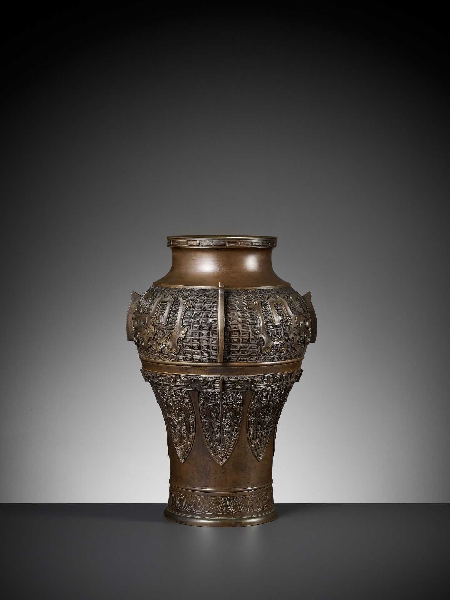 A MASSIVE BRONZE 'ARCHAISTIC' BALUSTER VASE, LATE MING TO EARLY QING - Image 6 of 10