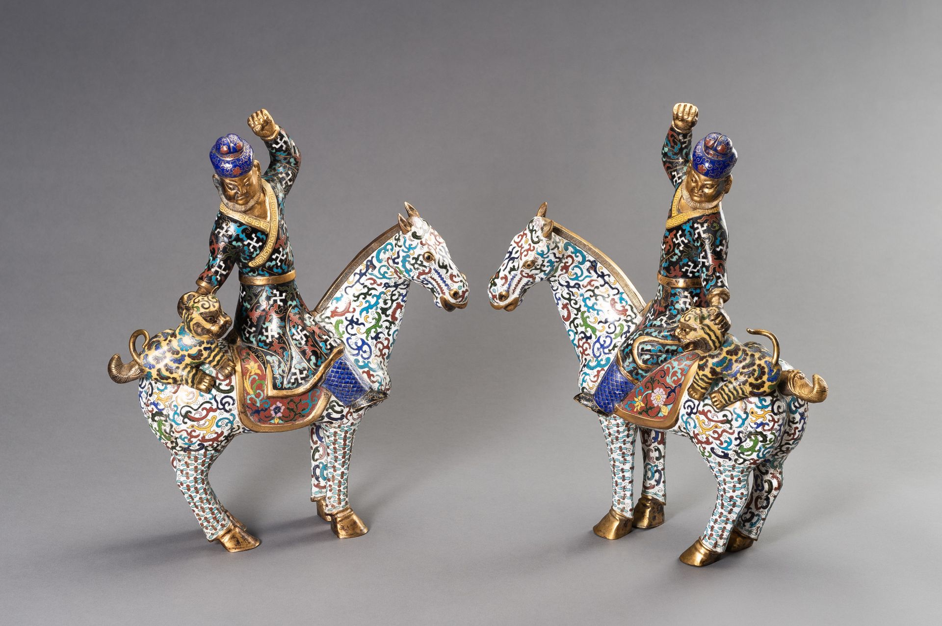 A PAIR OF CLOISONNE ENAMEL PERSIAN EQUESTRIANS, 20TH CENTURY - Image 7 of 12