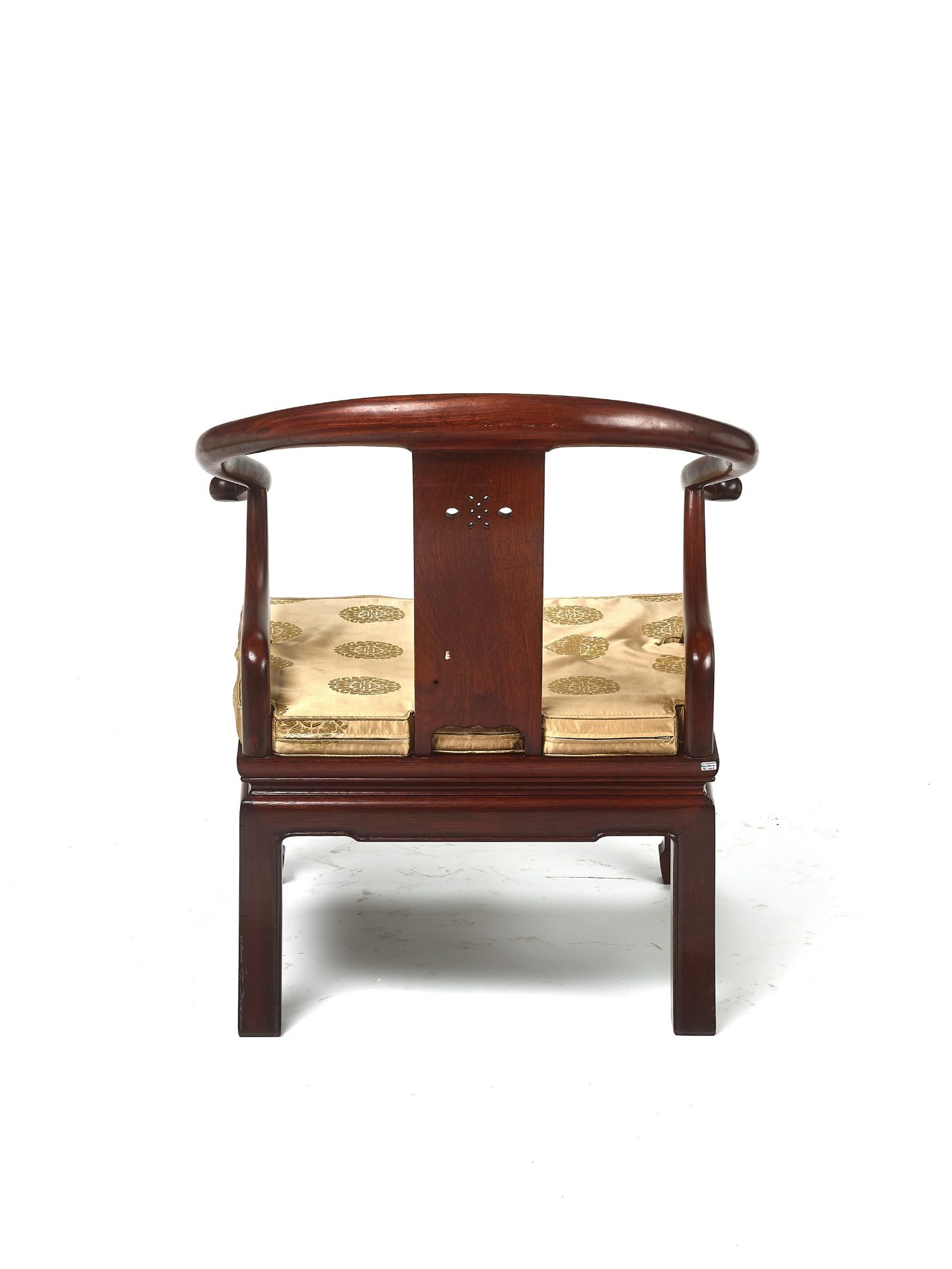 A CHINESE 'HORSESHOE' LOW CHAIR, LATE QING DYNASTY - Bild 3 aus 5