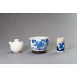 A LOT WITH THREE PORCELAIN VESSELS, QING DYNASTY TO REPUBLIC PERIOD