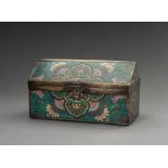 A RECTANGULAR CLOISONNE BOX, LATE QING DYNASTY