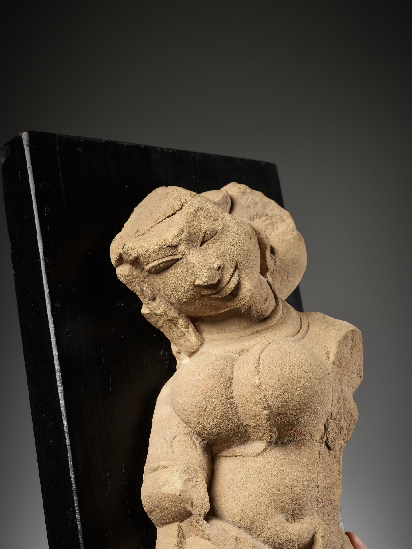 A SANDSTONE FIGURE OF A CELESTIAL WOMAN, SURASUNDARI - Image 2 of 8