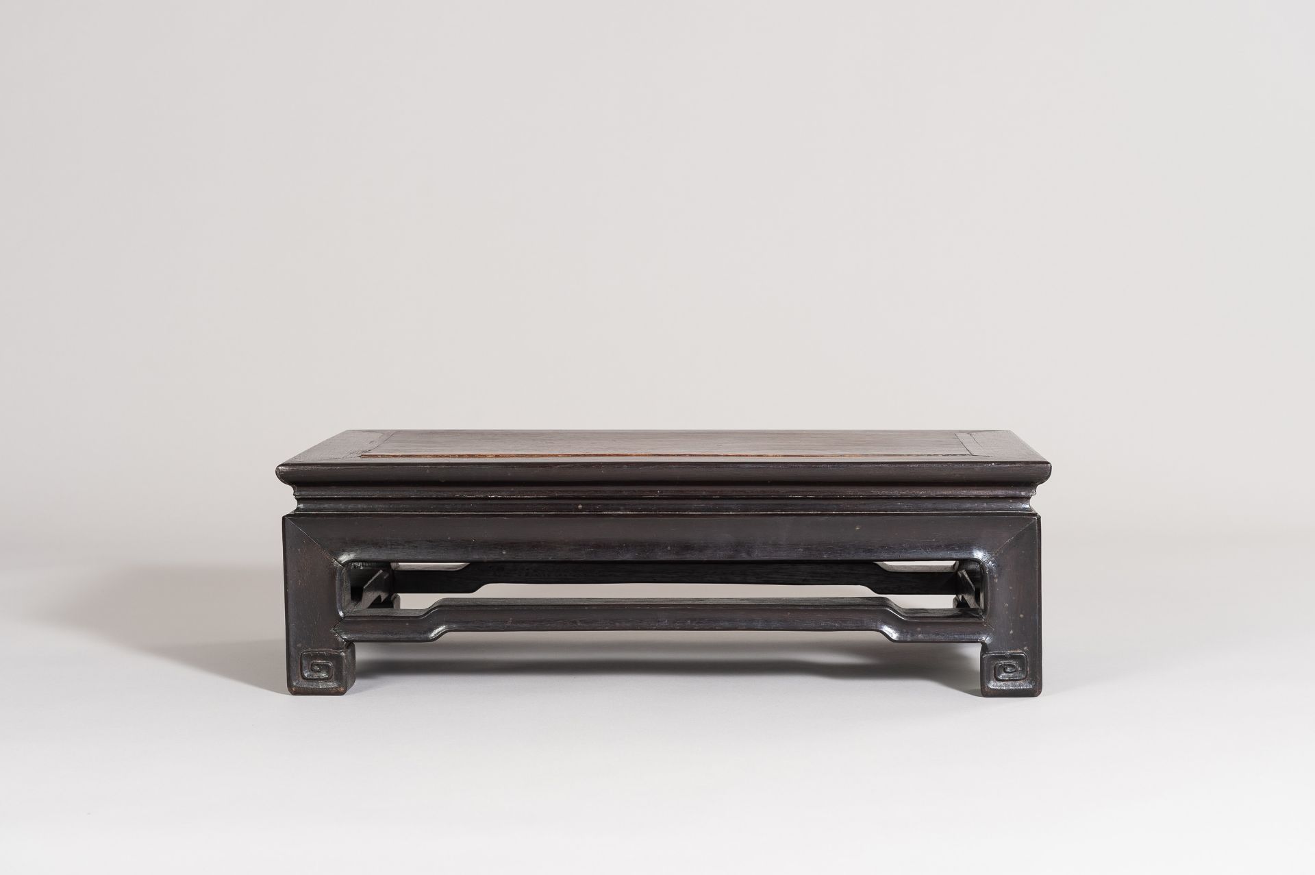 A HONGMU LOW TABLE, QING DYNASTY - Bild 4 aus 14