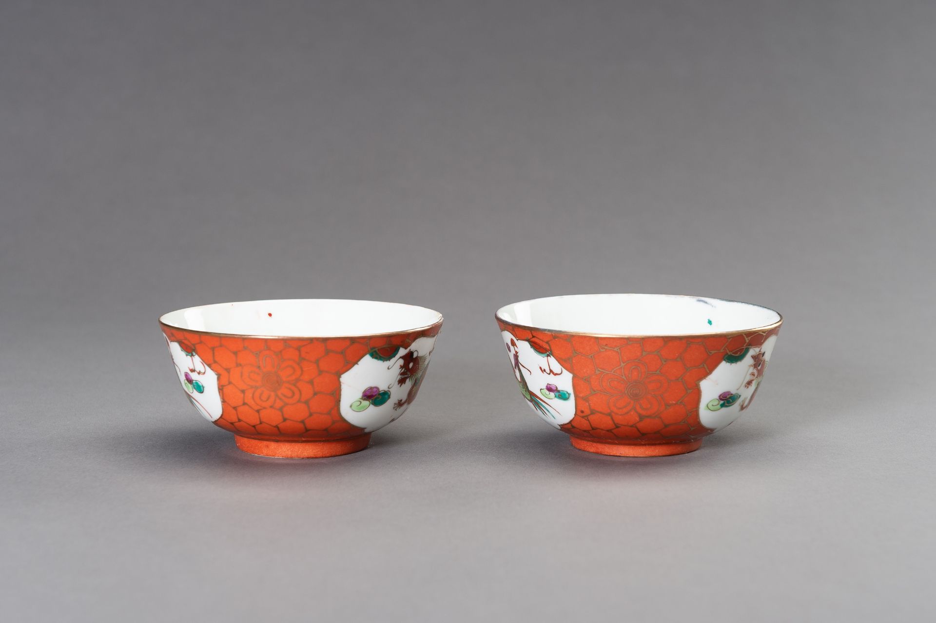 A MIXED LOT WITH SIX PORCELAIN BOWLS, REPUBLIC PERIOD OR LATER - Image 3 of 24
