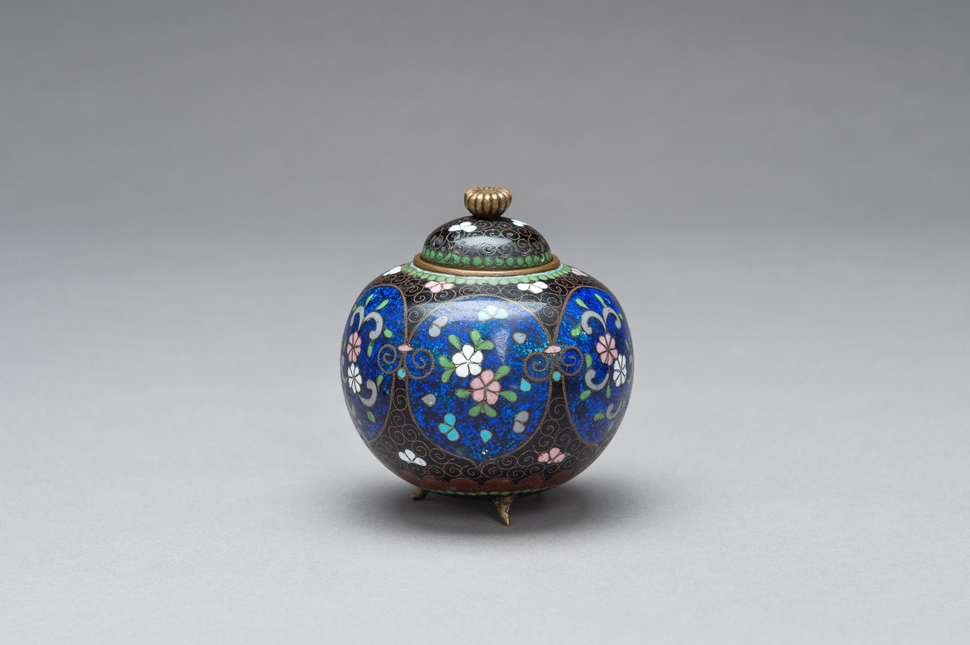 A CLOISONNE KORO WITH COVER - Bild 2 aus 10
