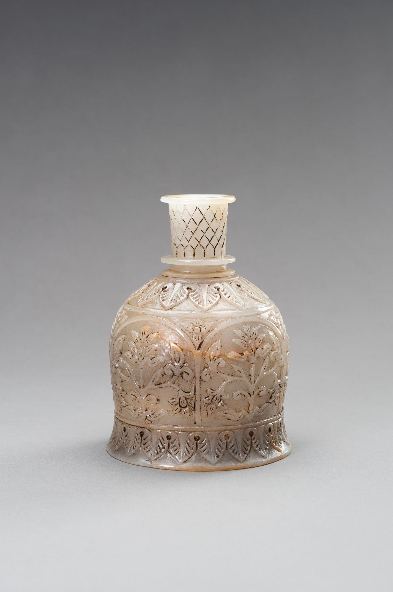 A MUGHAL-STYLE AGATE HOOKAH BASE - Image 8 of 15