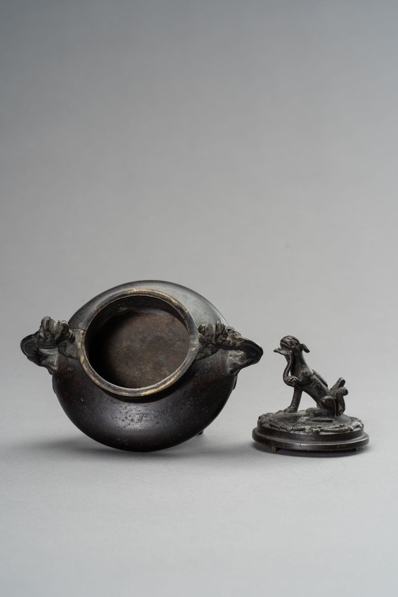 A MINIATURE BRONZE 'BUDDHIST LION' TRIPOD CENSER, QING DYNASTY - Image 11 of 13