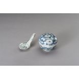 A BLUE AND WHITE PORCELAIN BOX AND SPOON, MING DYNASTY