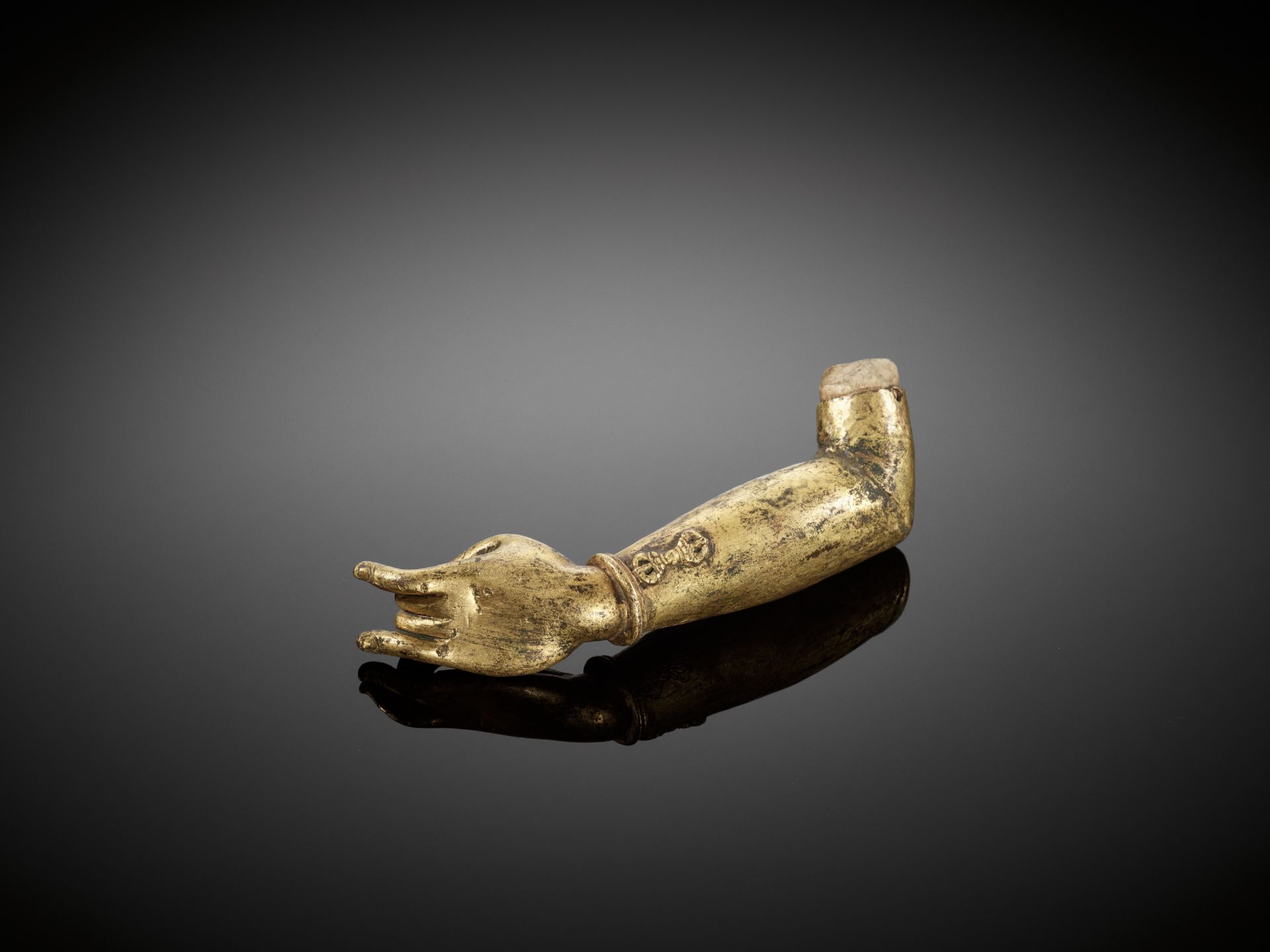 A GILT BRONZE 'KARANA MUDRA' FRAGMENTARY ARM, MING DYNASTY - Image 3 of 9