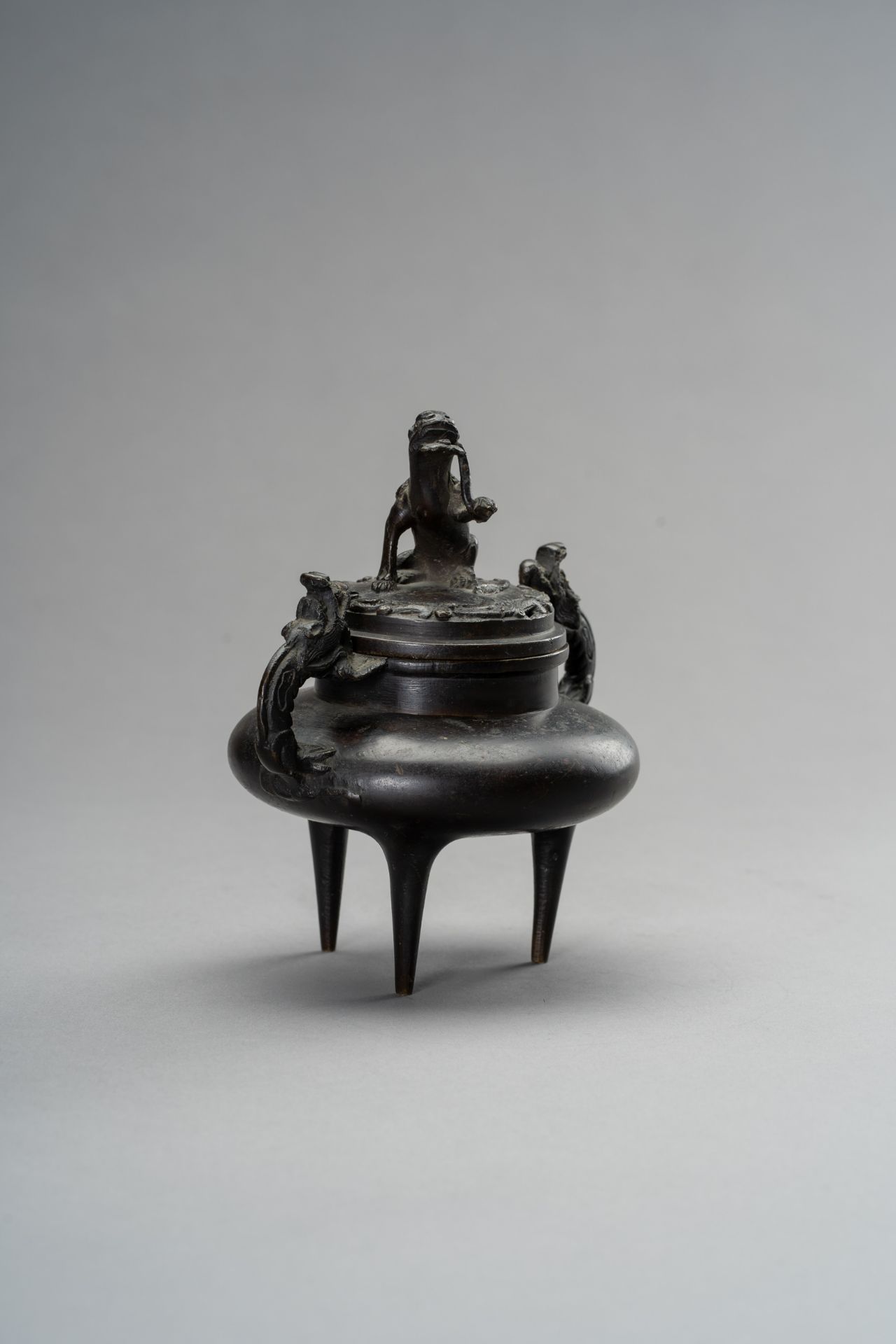 A MINIATURE BRONZE 'BUDDHIST LION' TRIPOD CENSER, QING DYNASTY - Image 2 of 13