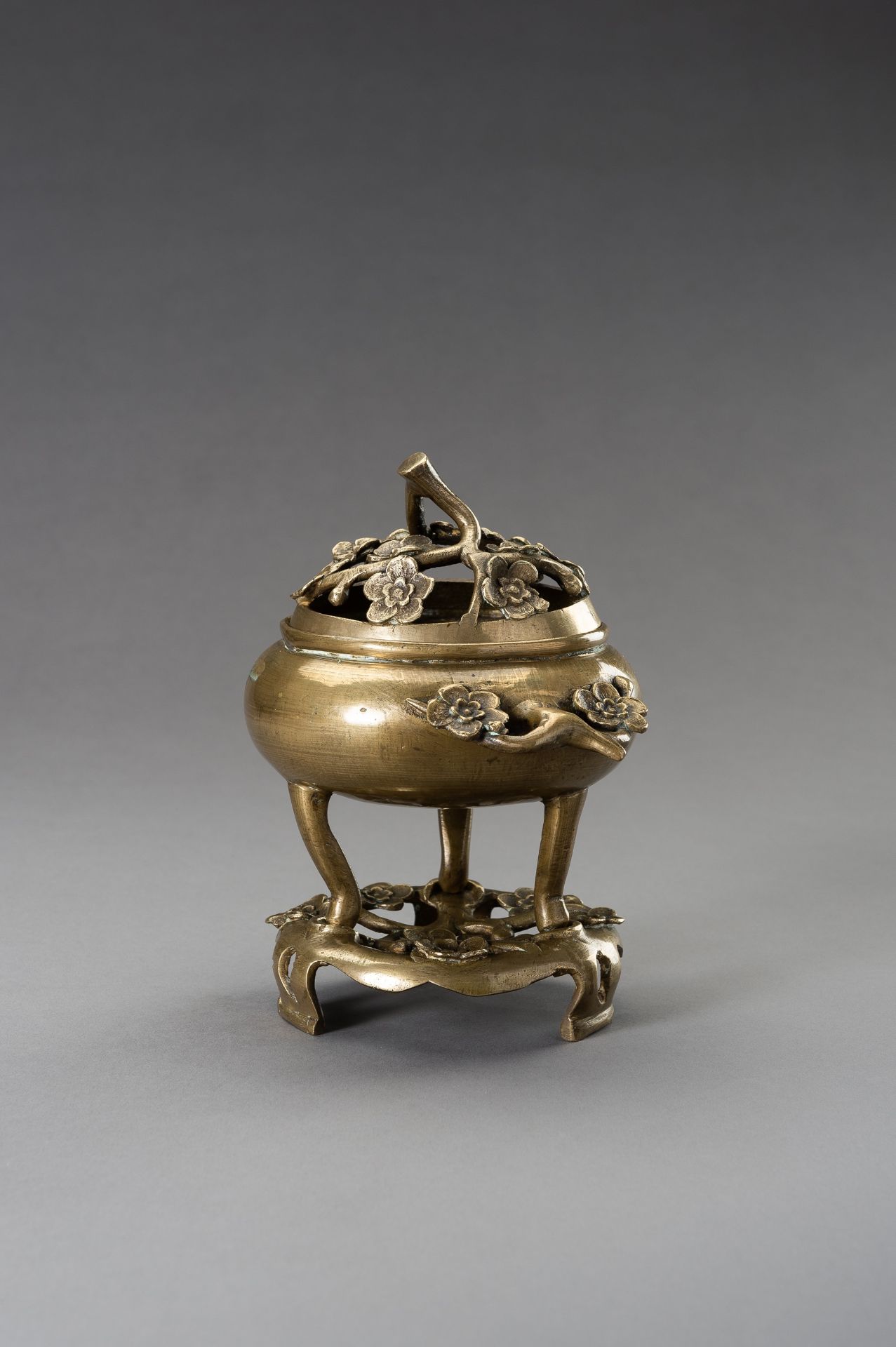 A 'CHERRY BLOSSOMS' BRONZE TRIPOD CENSER WITH MATCHING STAND, QING DYNASTY - Image 4 of 12