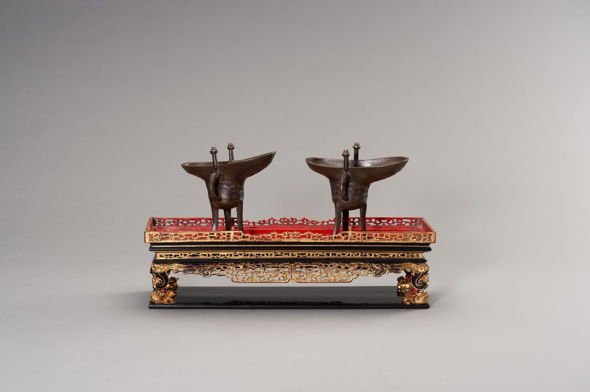 A RARE PAIR OF ARCHAISTIC BRONZE JUE QIANLONG MARK AND PERIOD - Image 2 of 17