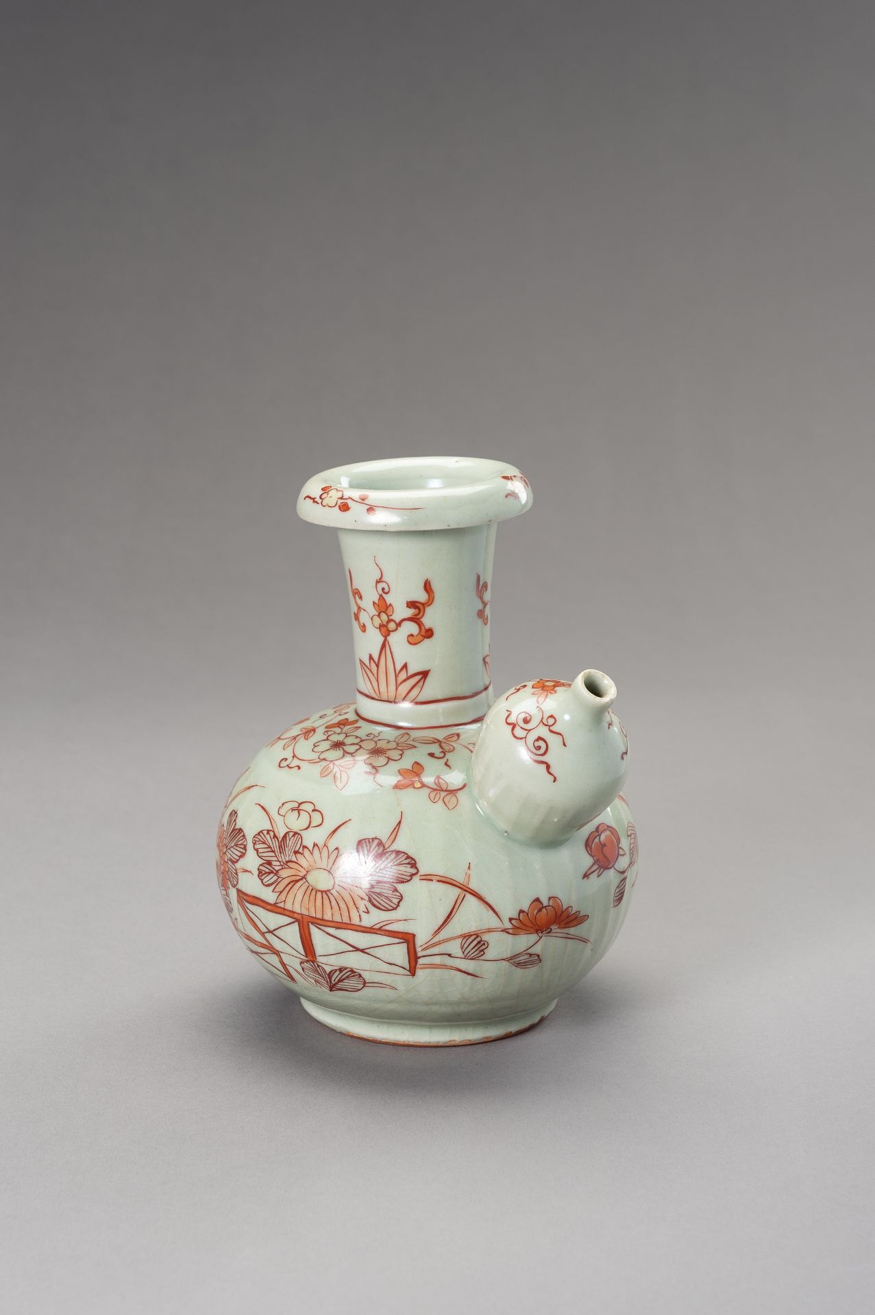 AN IMARI CELADON GROUND POURING VESSEL, KENDI, EDO PERIOD - Bild 11 aus 11