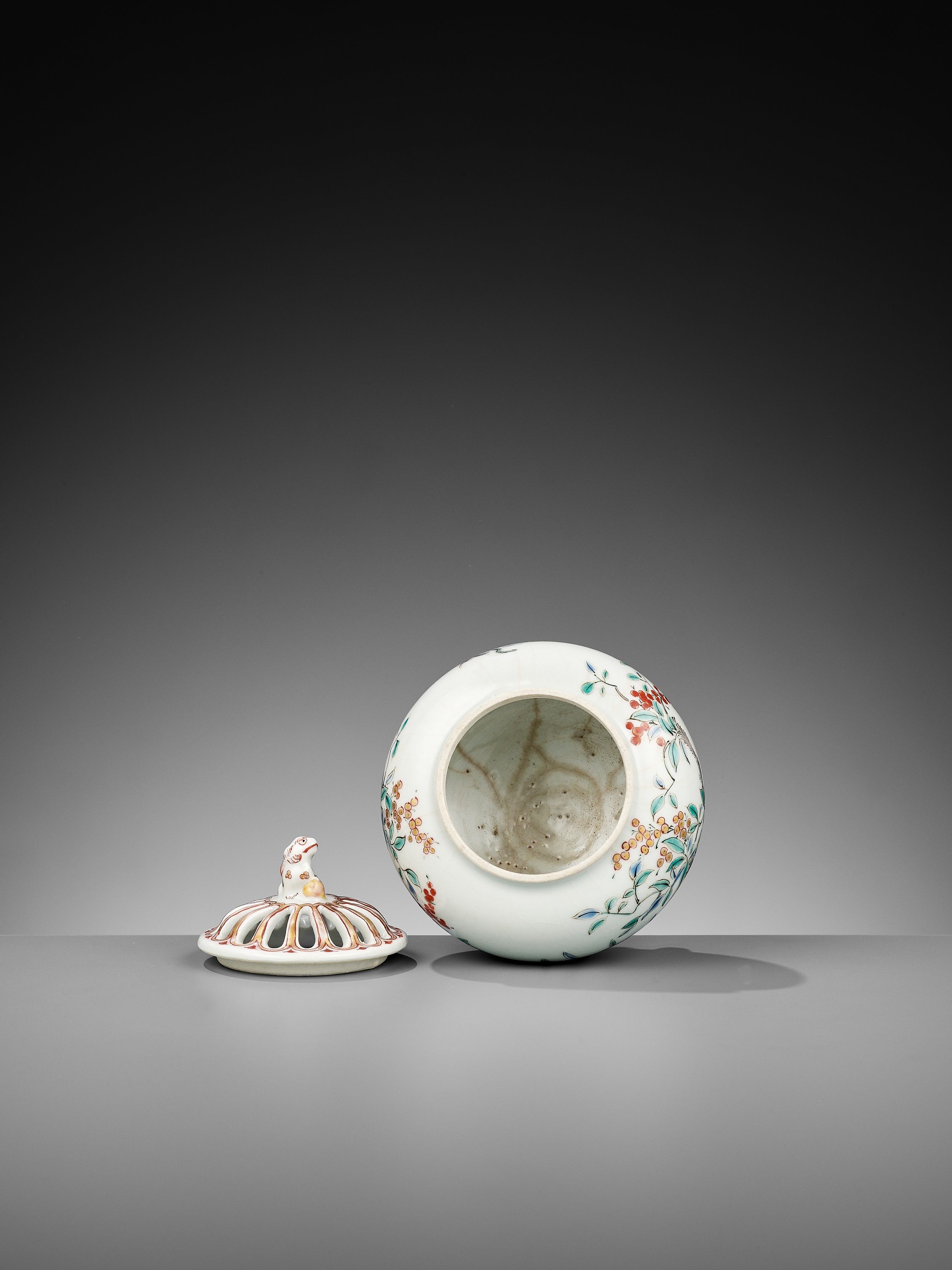 A KAKIEMON KORO (INCENSE BURNER) AND COVER - Image 8 of 10