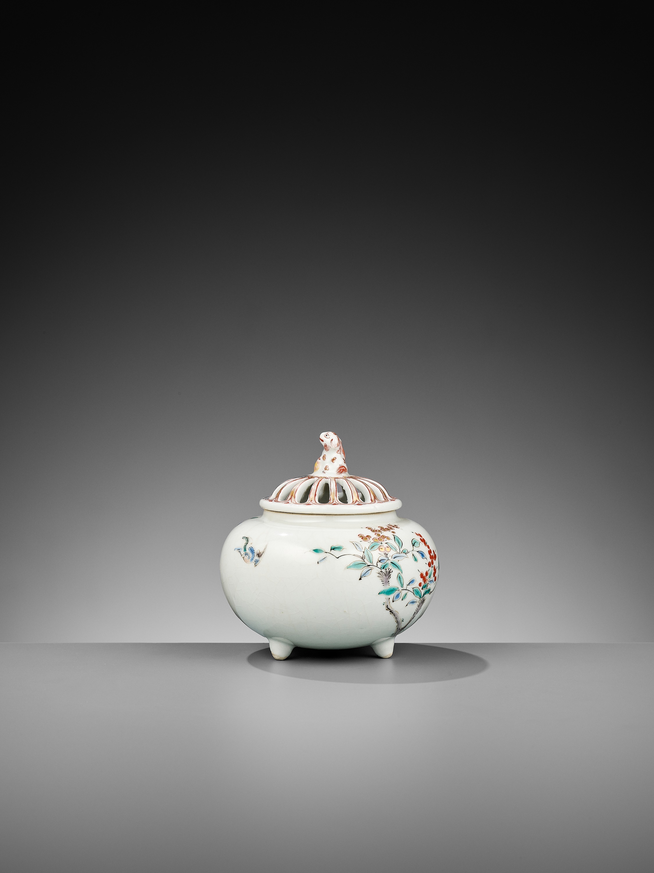 A KAKIEMON KORO (INCENSE BURNER) AND COVER - Image 6 of 10